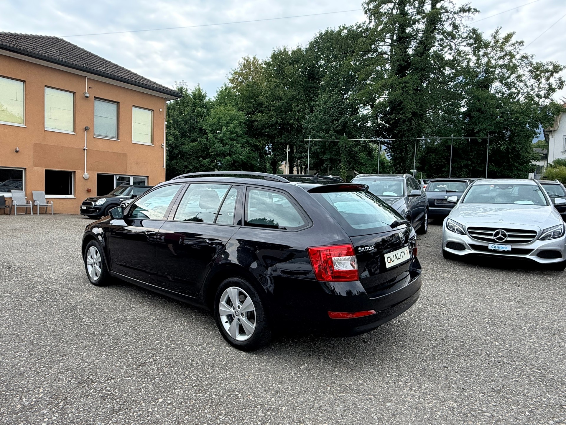 SKODA Octavia Combi 2.0 TDI Swiss Edition 4x4 DSG-image-8