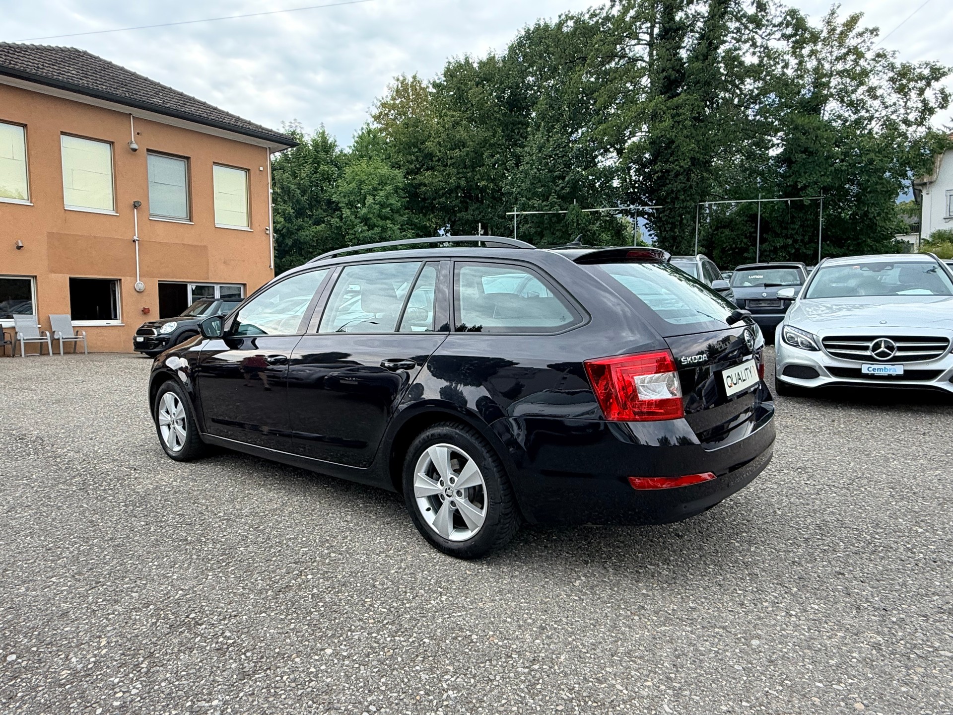 SKODA Octavia Combi 2.0 TDI Swiss Edition 4x4 DSG-image-6