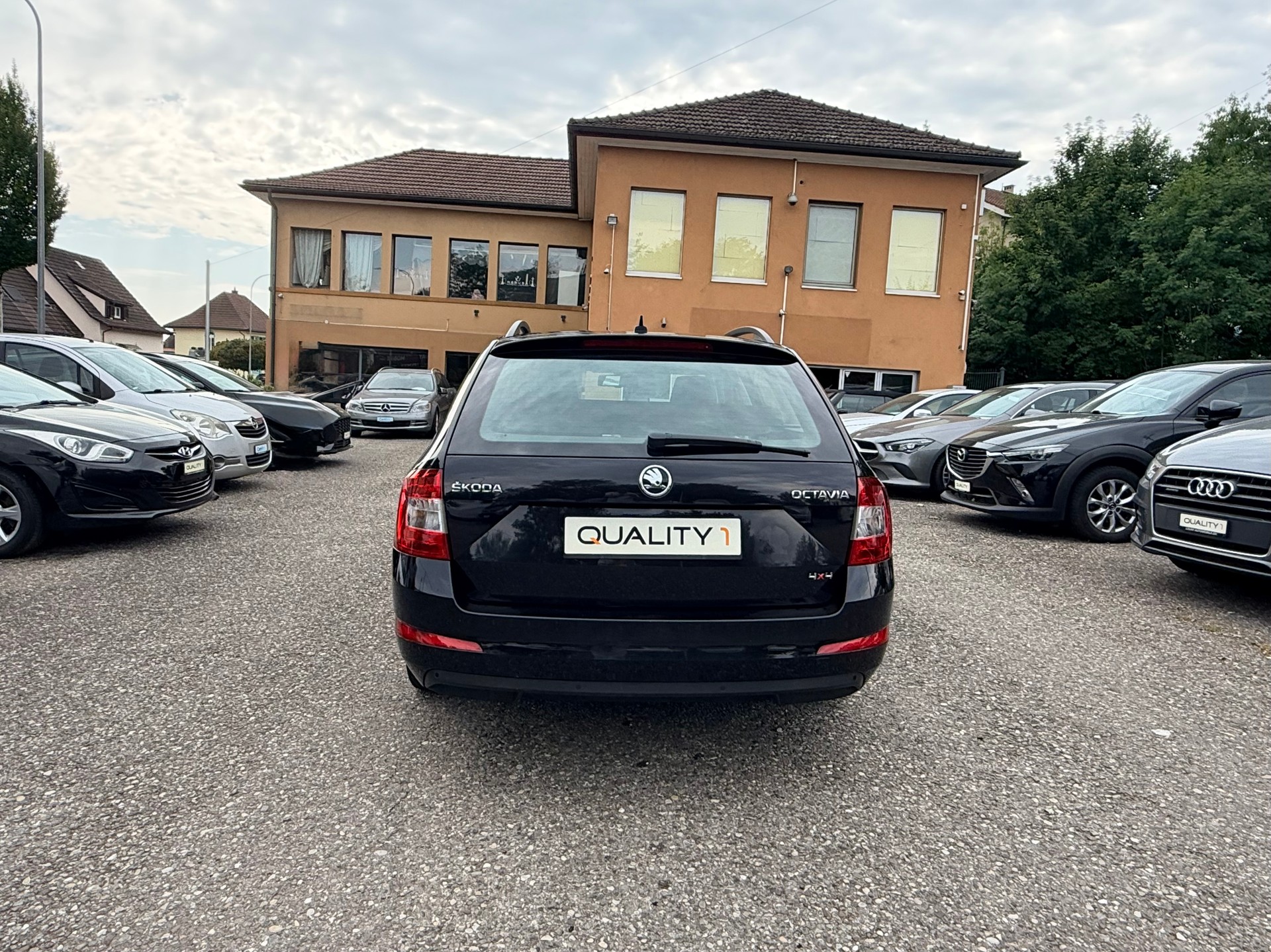 SKODA Octavia Combi 2.0 TDI Swiss Edition 4x4 DSG-image-7