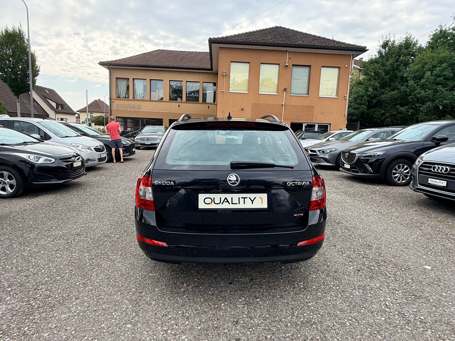 SKODA Octavia Combi 2.0 TDI Swiss Edition 4x4 DSG-image-9