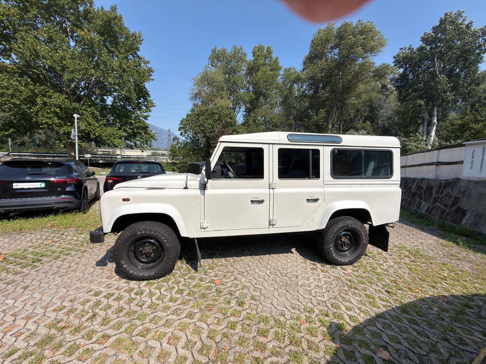 LAND ROVER Defender 110 SW 2.4Tdc-showroom-element-3