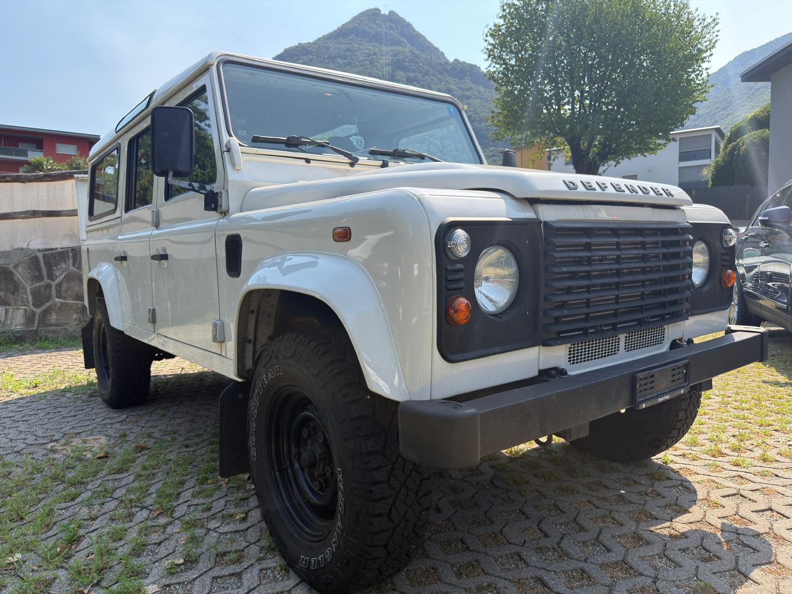LAND ROVER Defender 110 SW 2.4Tdc-image-16