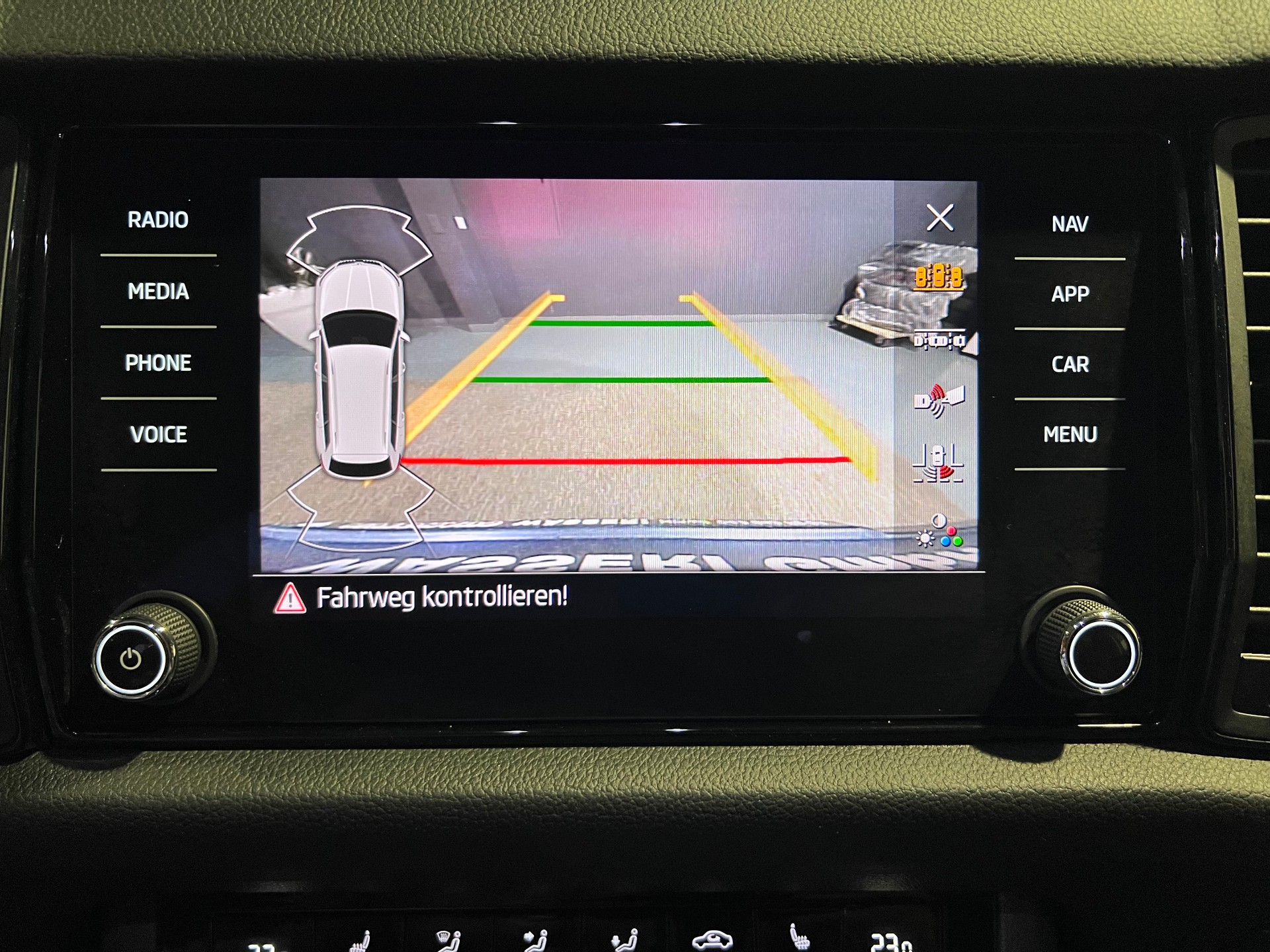 SKODA Kodiaq 2.0 TDI SCR Clever 4x4 DSG-image-18