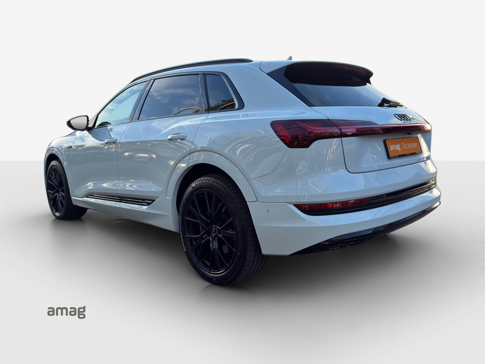 AUDI e-tron 55 Advanced Black Edition quattro-showroom-element-2