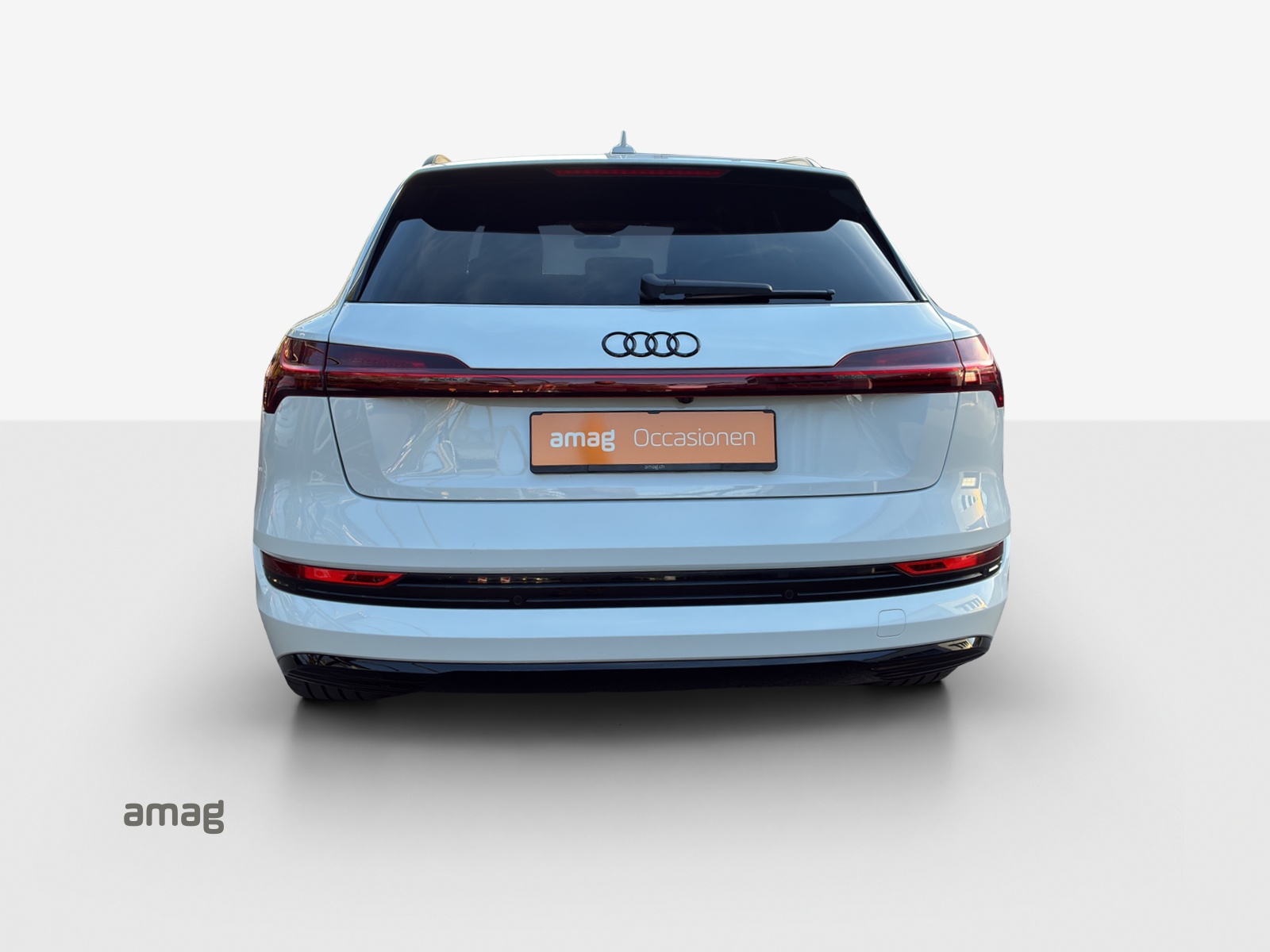AUDI e-tron 55 Advanced Black Edition quattro-showroom-element-3