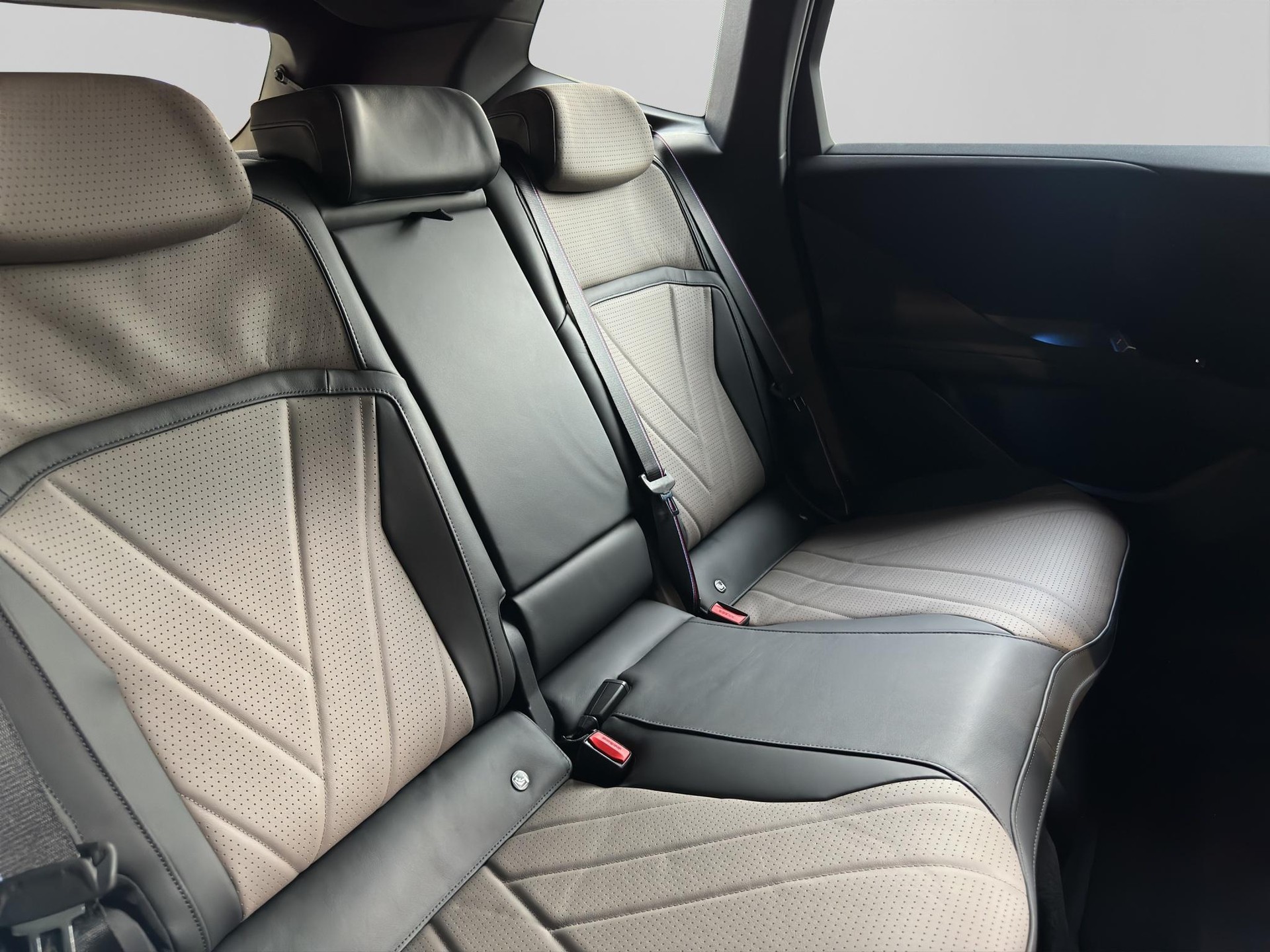 BMW iX3 50 xDrive M Sport Pro-image-19