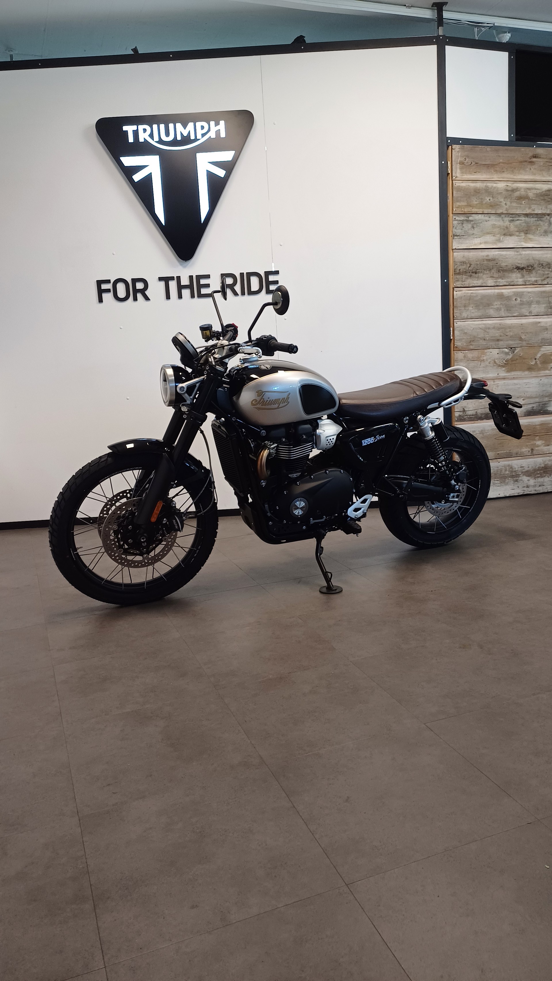 TRIUMPH Scrambler 1200 X Icon Edition-image-1