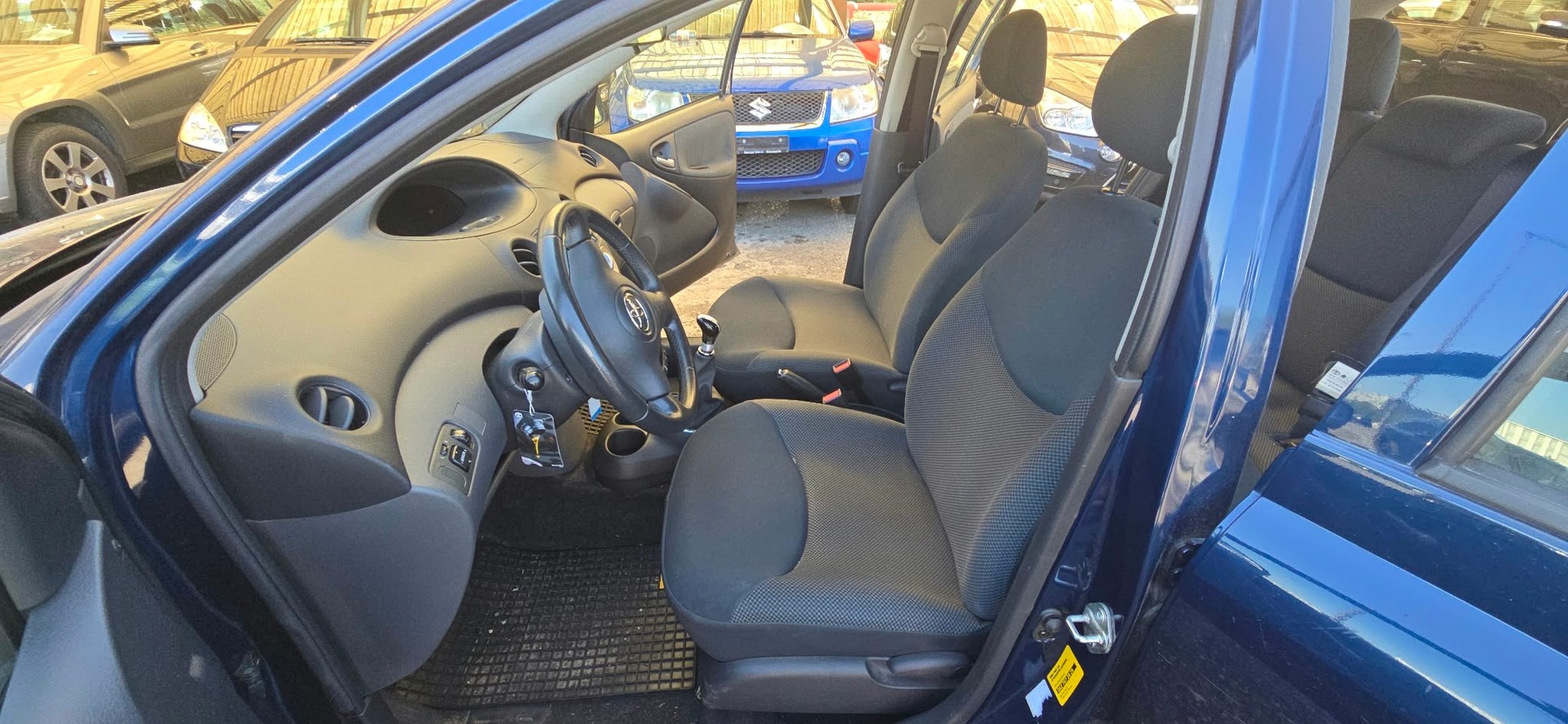 TOYOTA Yaris 1.3 Linea Sol-image-12