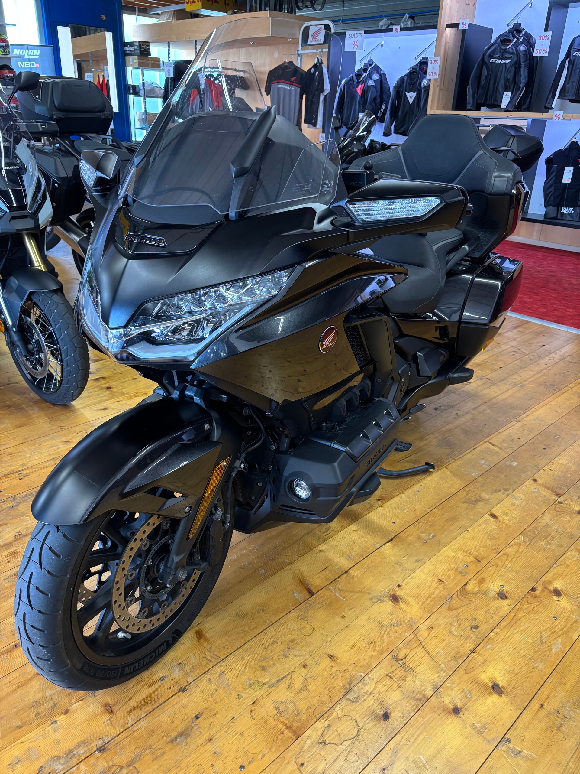 HONDA GL 1800 Goldwing-image-3