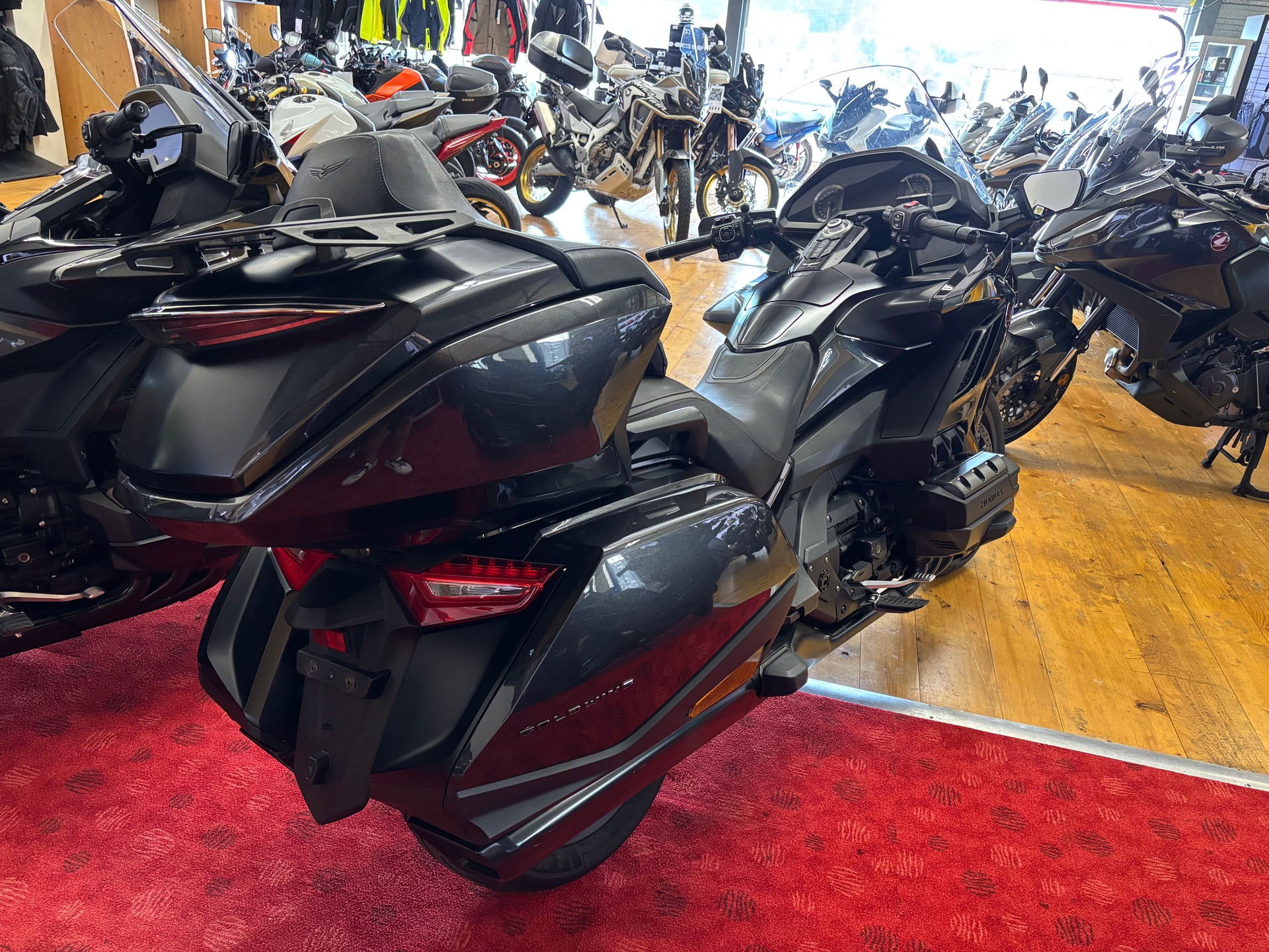 HONDA GL 1800 Goldwing-image-4