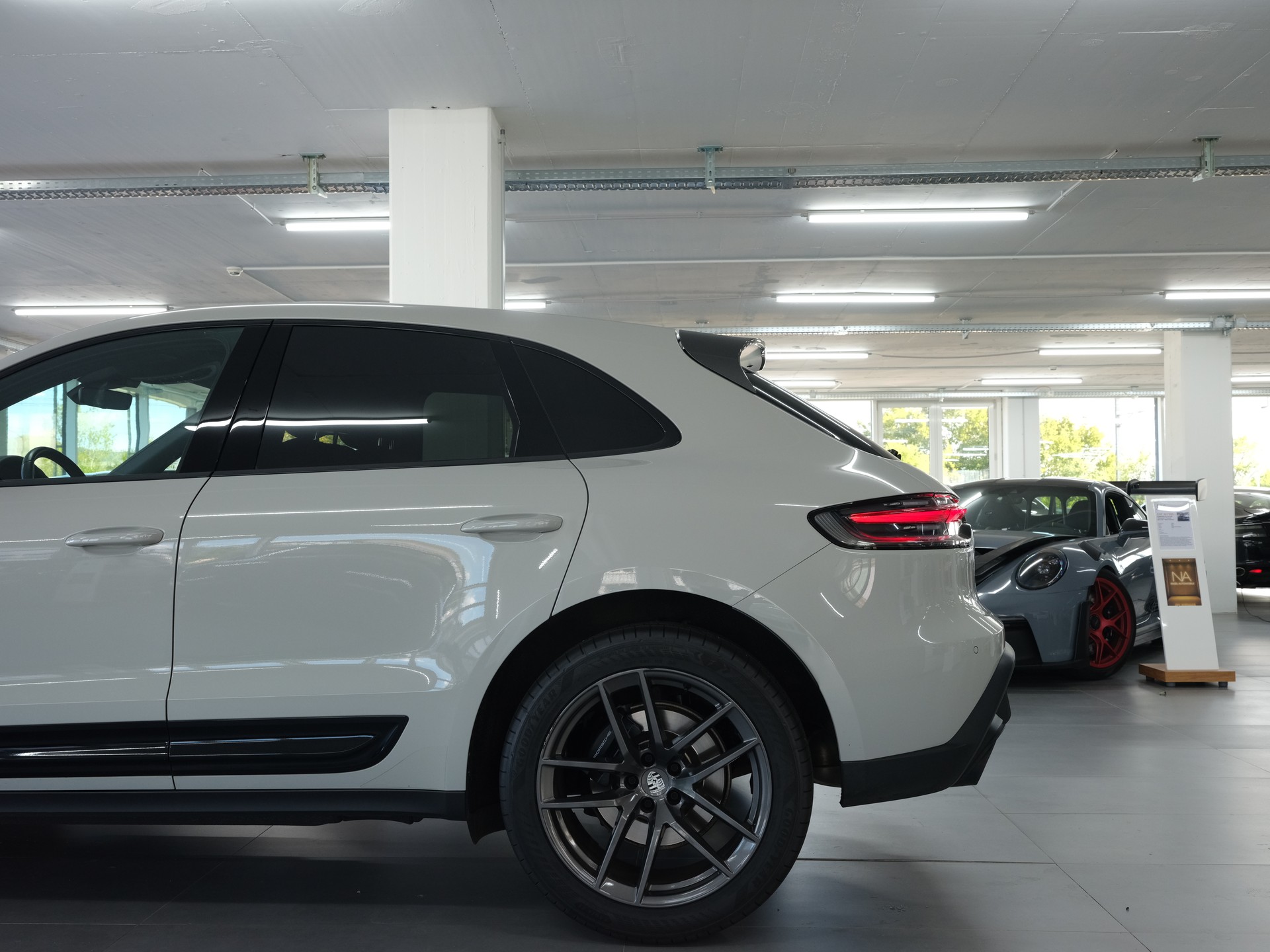 PORSCHE Macan PDK *Porsche Aproved* *Sportabgassanlage* *Sport Chrono*-image-6