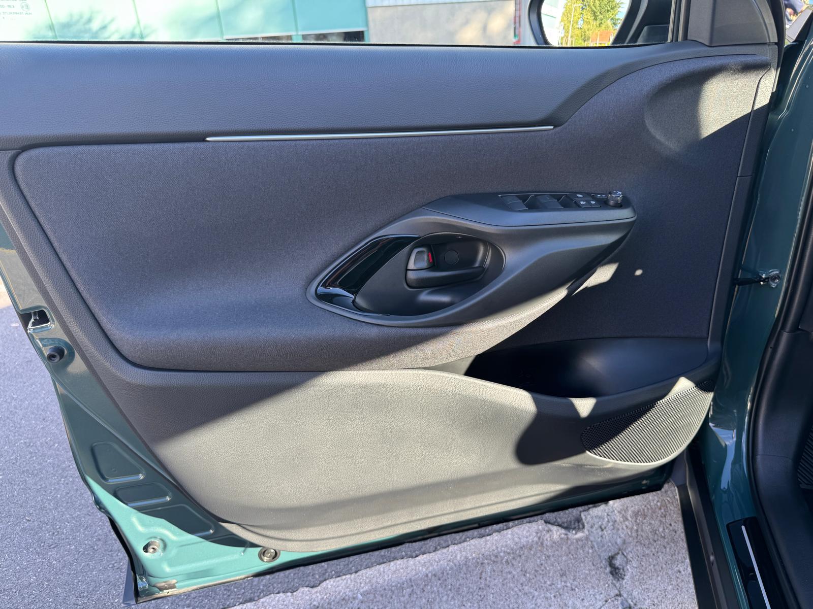 TOYOTA Yaris Cross 1.5 Premium AWDi e-CVT-image-10