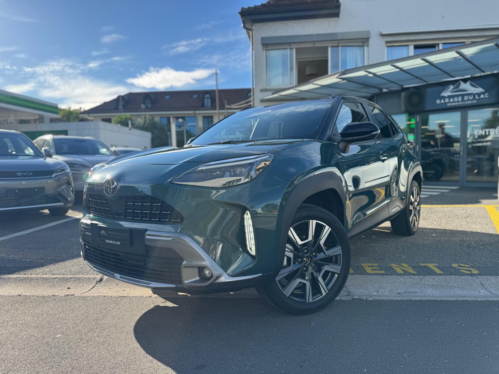 TOYOTA Yaris Cross 1.5 Premium AWDi e-CVT-showroom-element-1