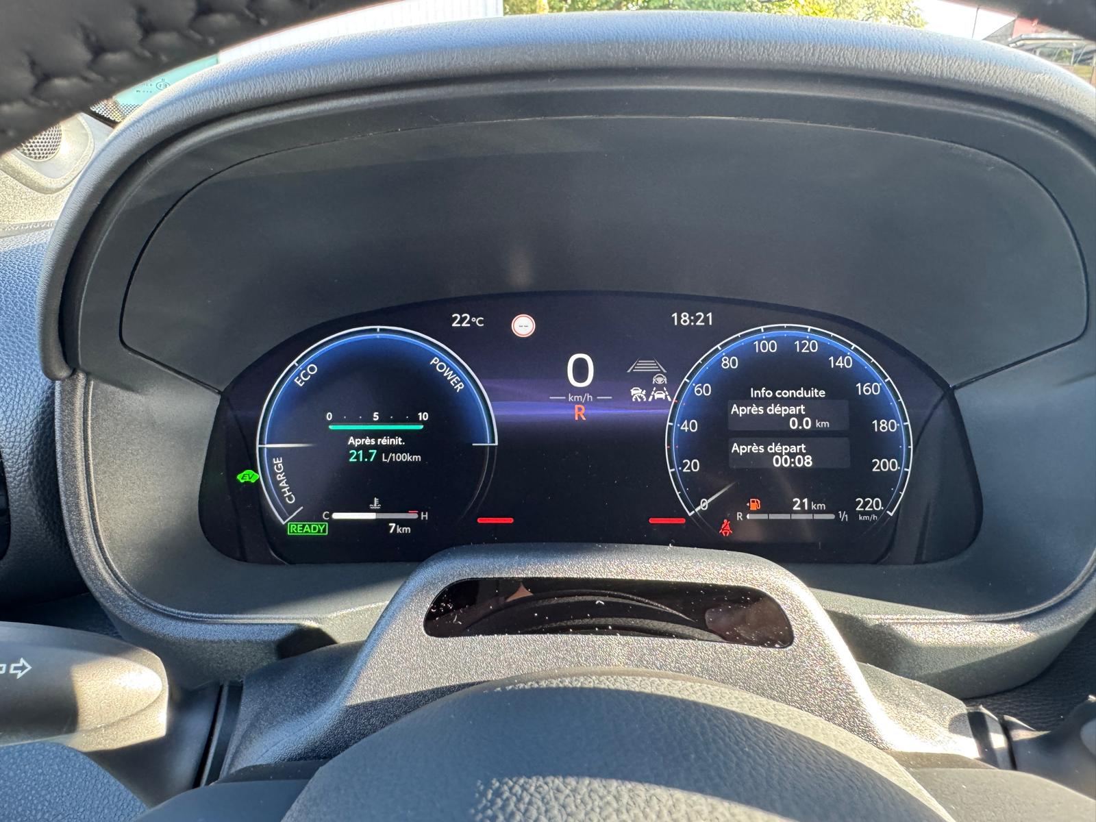 TOYOTA Yaris Cross 1.5 Premium AWDi e-CVT-image-18