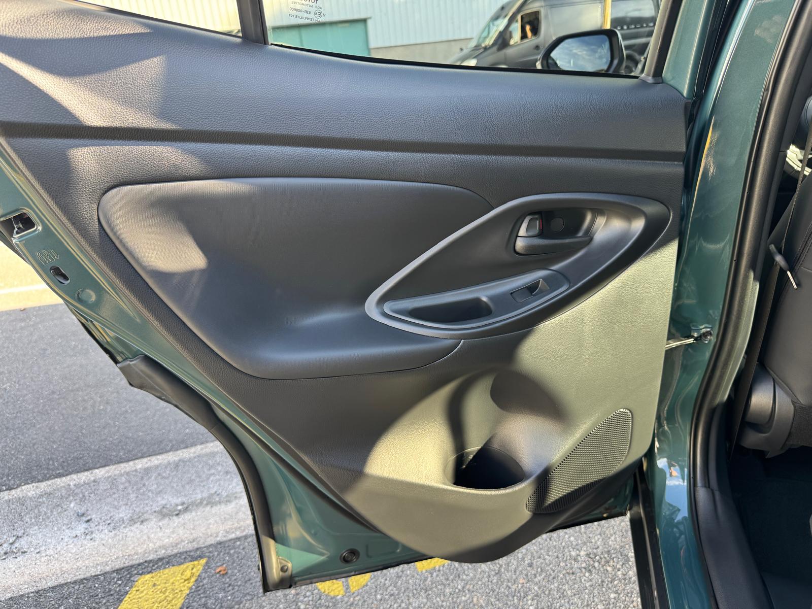 TOYOTA Yaris Cross 1.5 Premium AWDi e-CVT-image-13