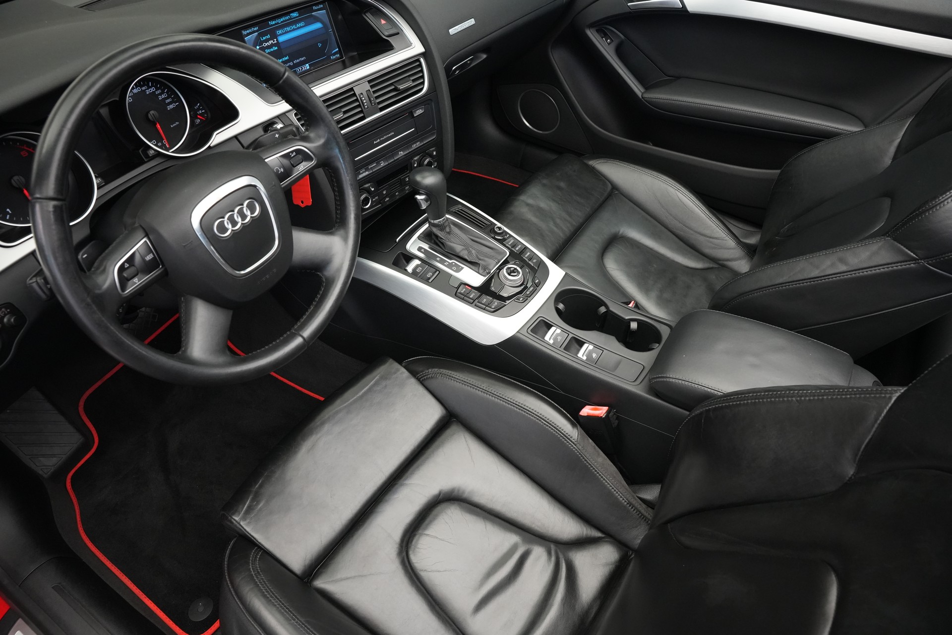 AUDI A5 Cabriolet 3.0 TDI quattro S-tronic-image-15