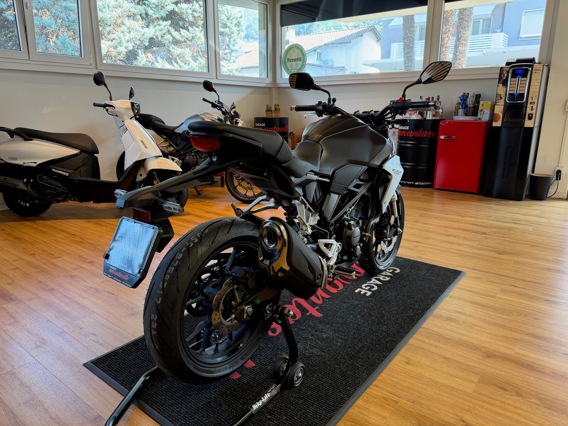 HONDA CB 300 R-image-4