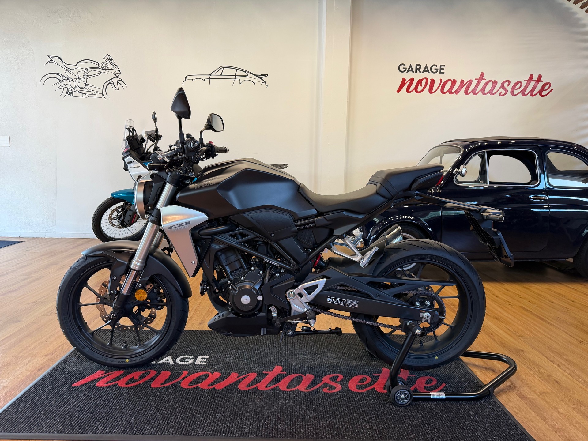 HONDA CB 300 R-image-1