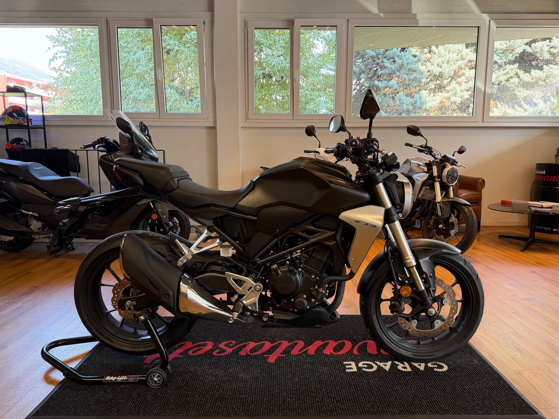 HONDA CB 300 R-image-3