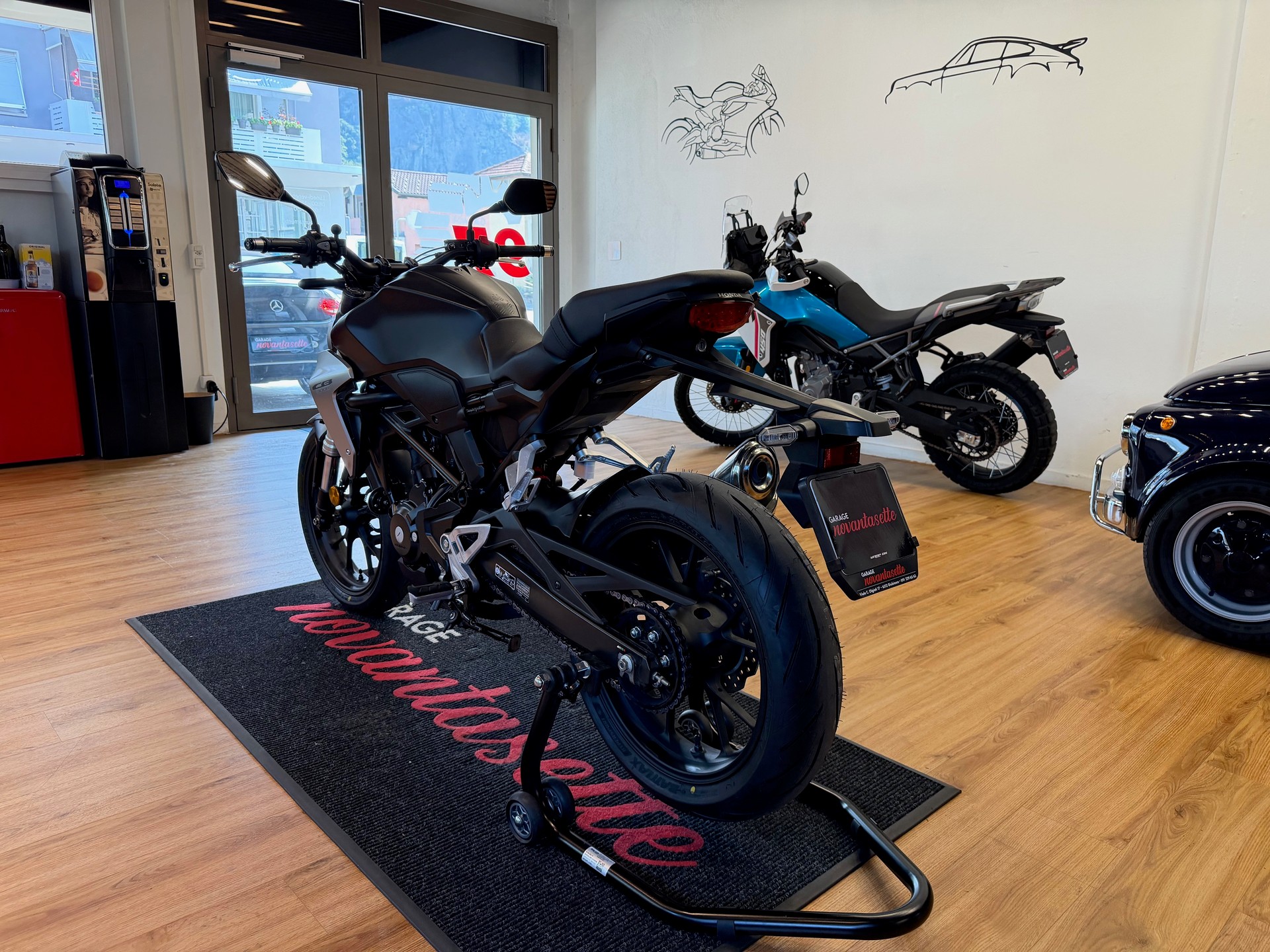HONDA CB 300 R-image-5