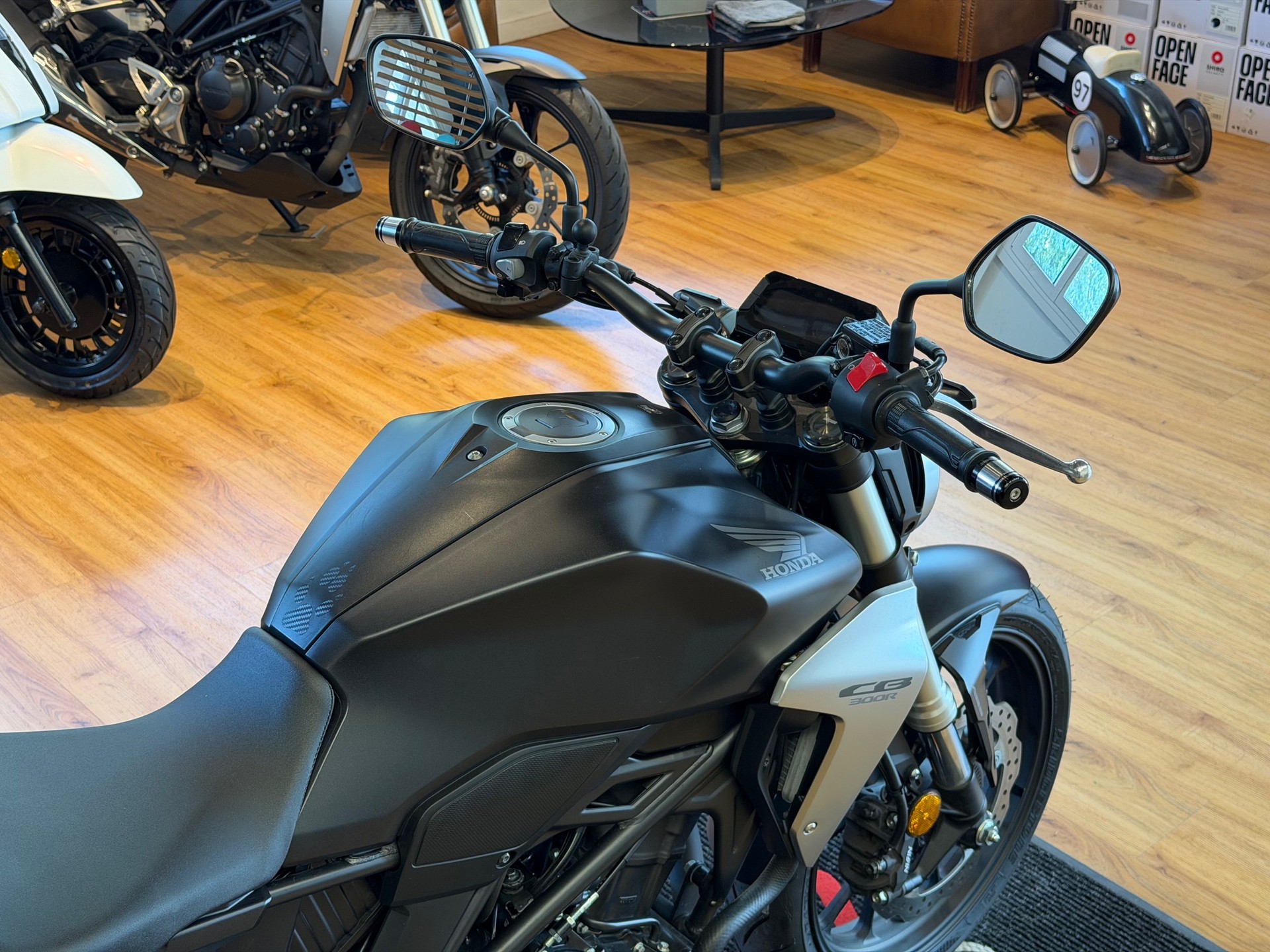 HONDA CB 300 R-image-6