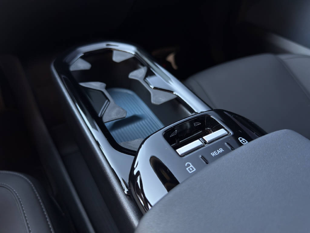 VOLVO EX 30 E60 Ultra-image-15