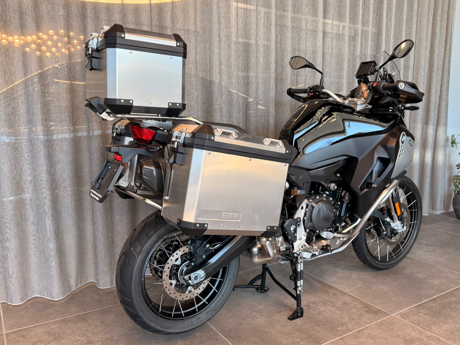 BMW F 900 GS Adventure-showroom-element-3