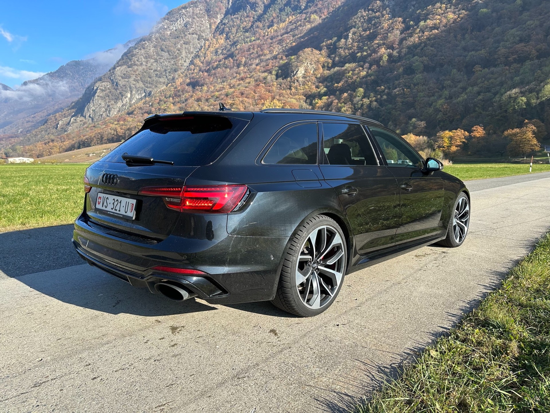 AUDI RS4 Avant 2.9 TFSI quattro tiptronic *Freins neufs*-image-1