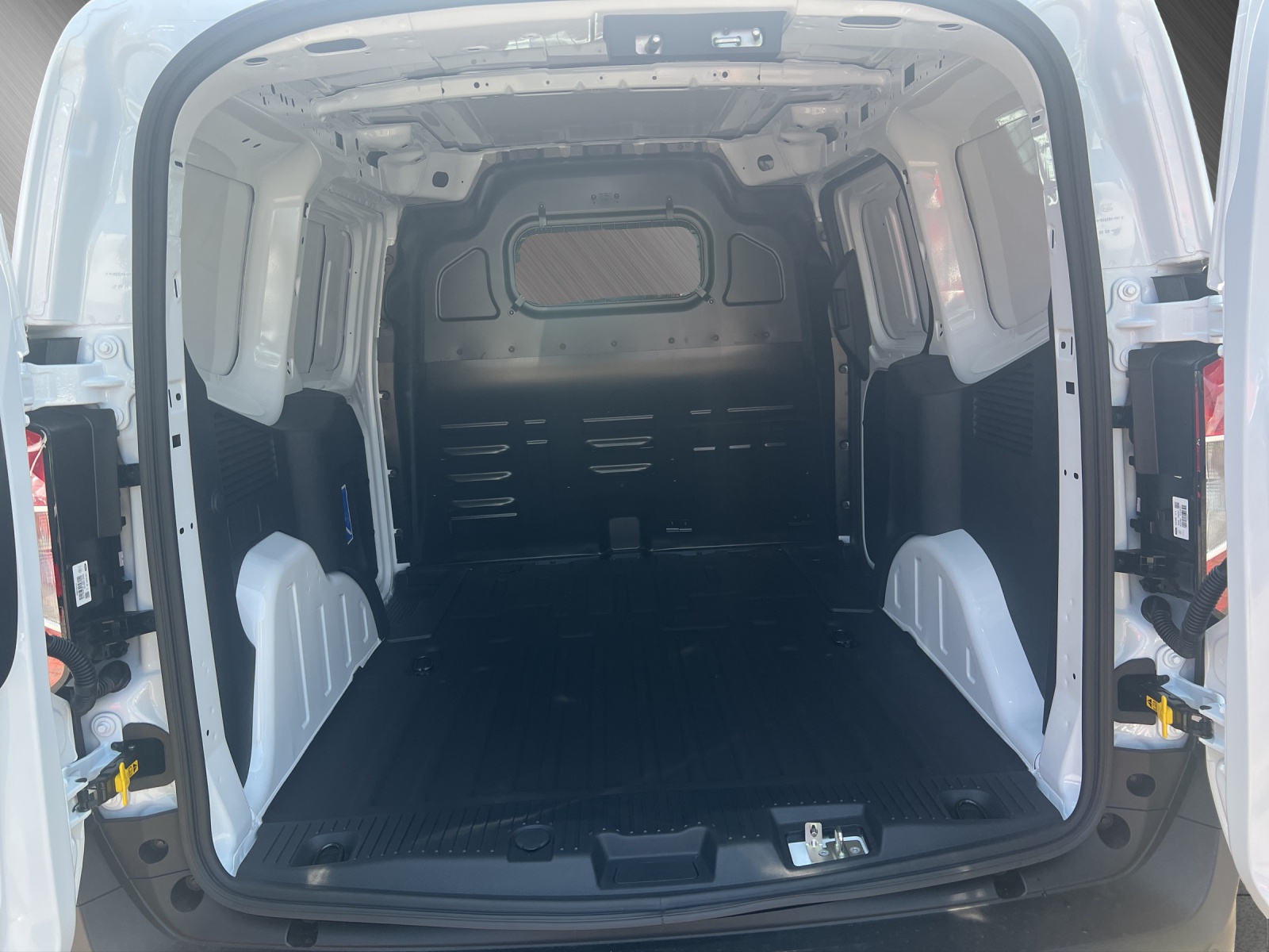 FORD Transit Courier Van 1.0 EcoBoost Trend-image-10
