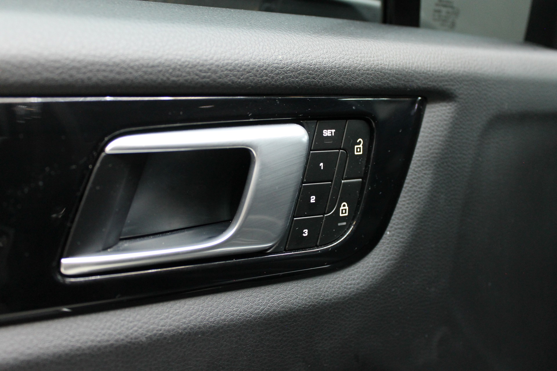 PORSCHE Cayenne E-Hybrid-image-19