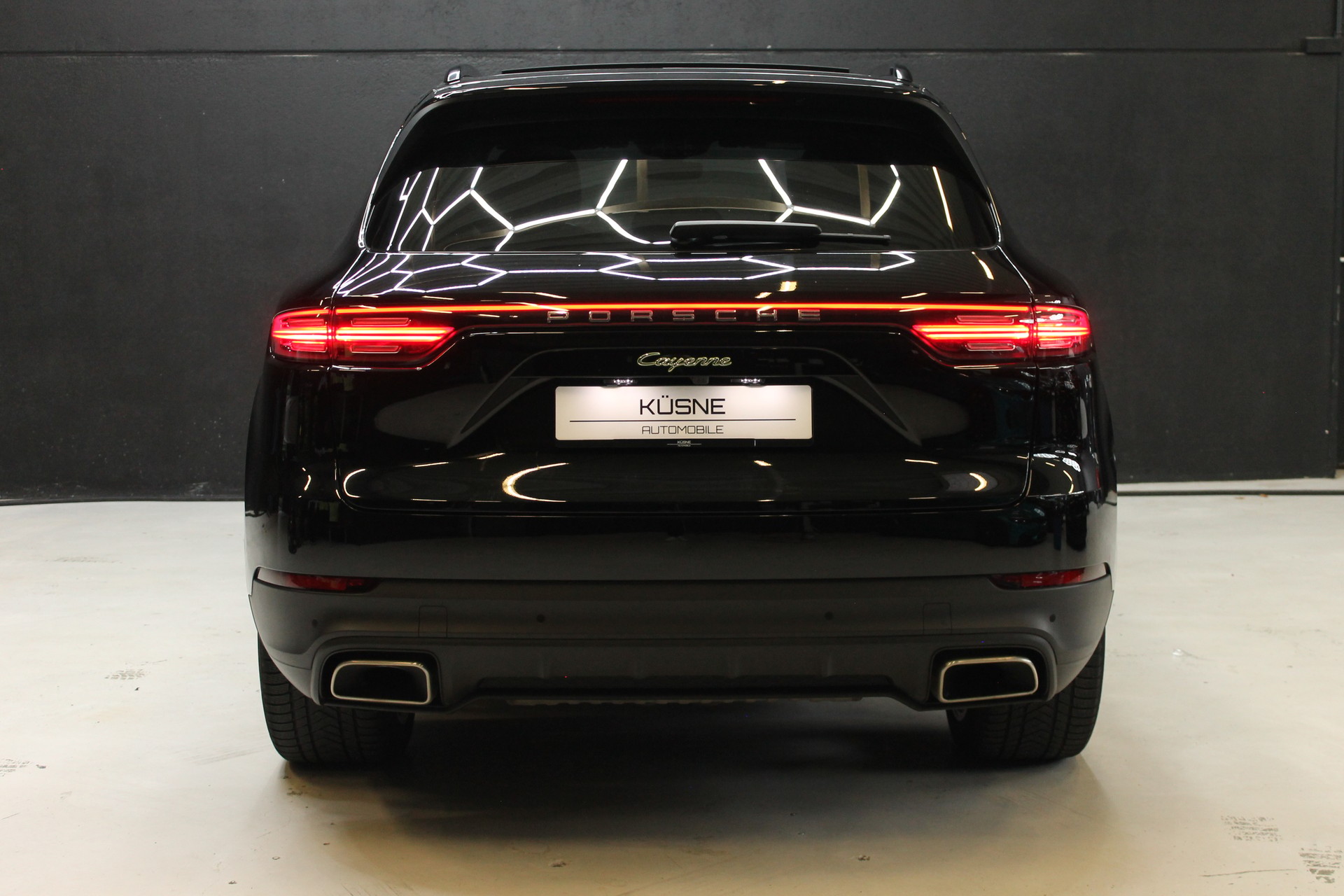 PORSCHE Cayenne E-Hybrid-image-4