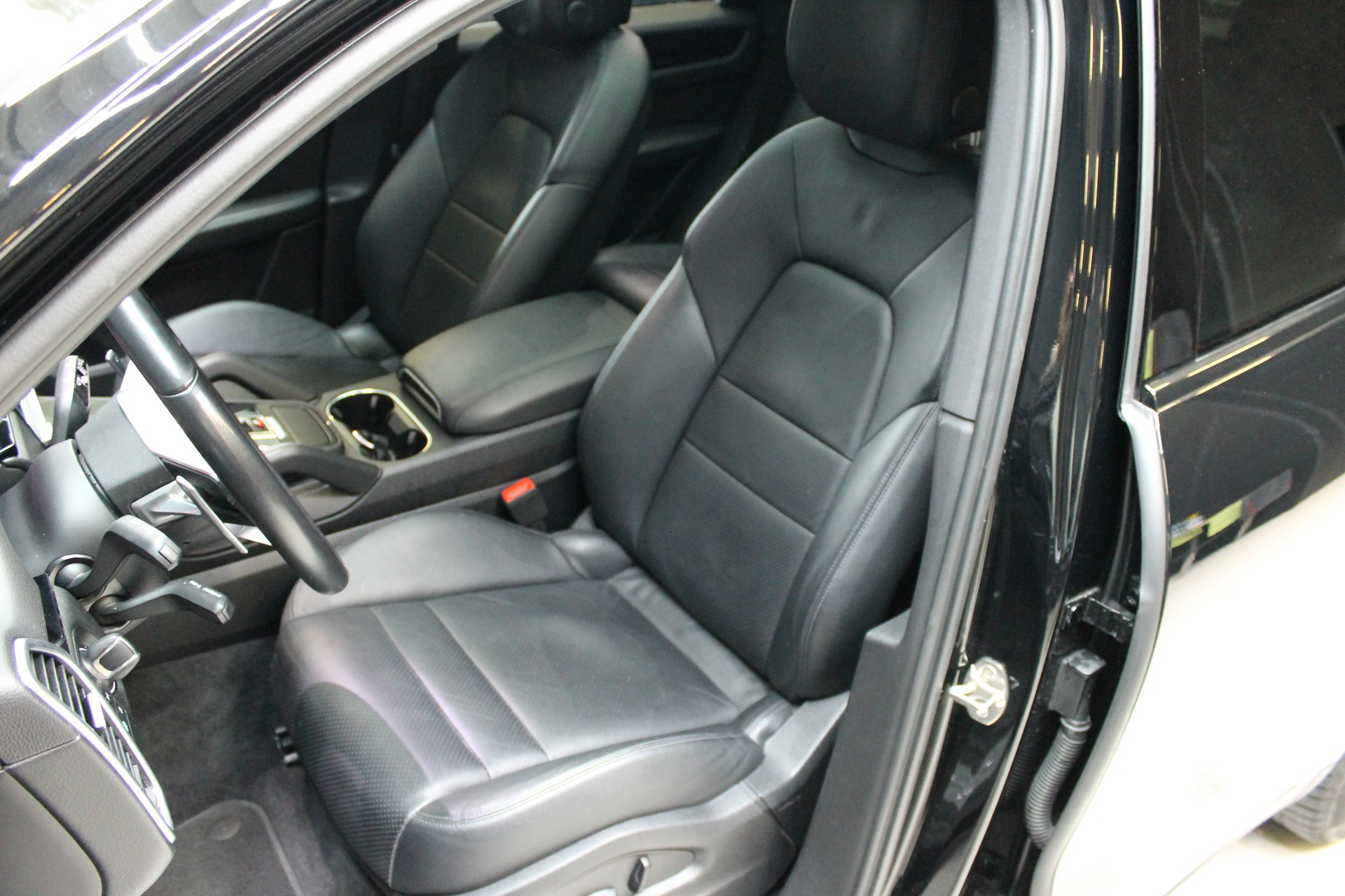 PORSCHE Cayenne E-Hybrid-image-8
