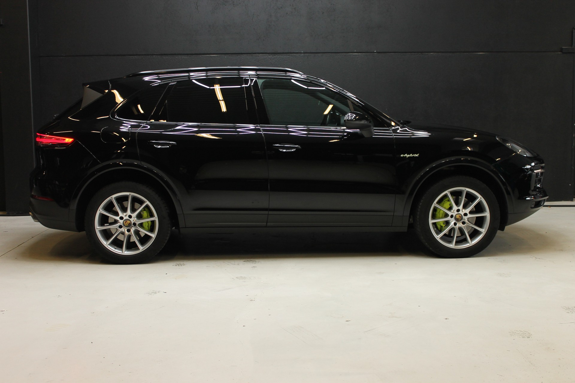 PORSCHE Cayenne E-Hybrid-image-6