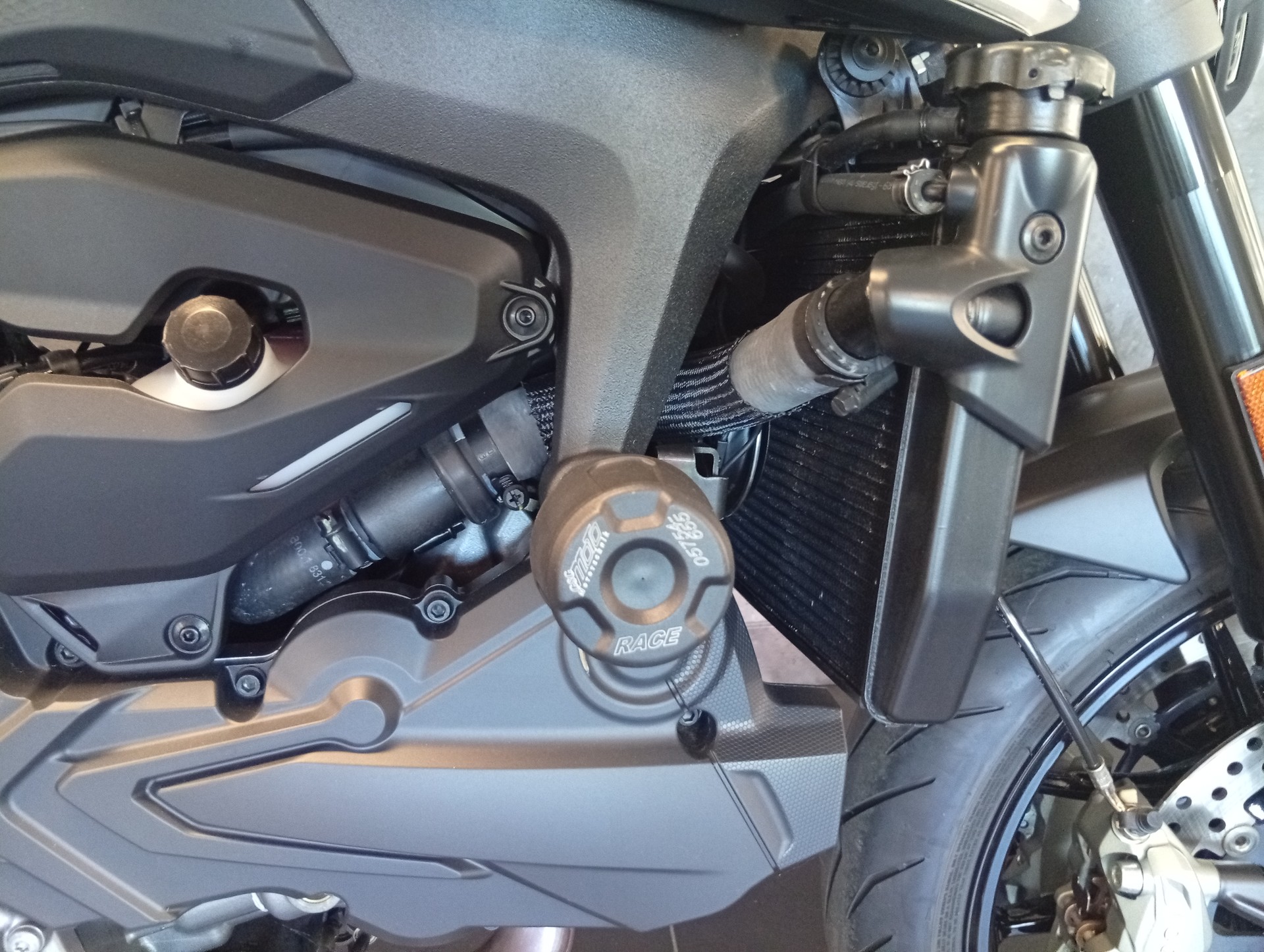 DUCATI Monster + 937 Dark Staealth-image-13