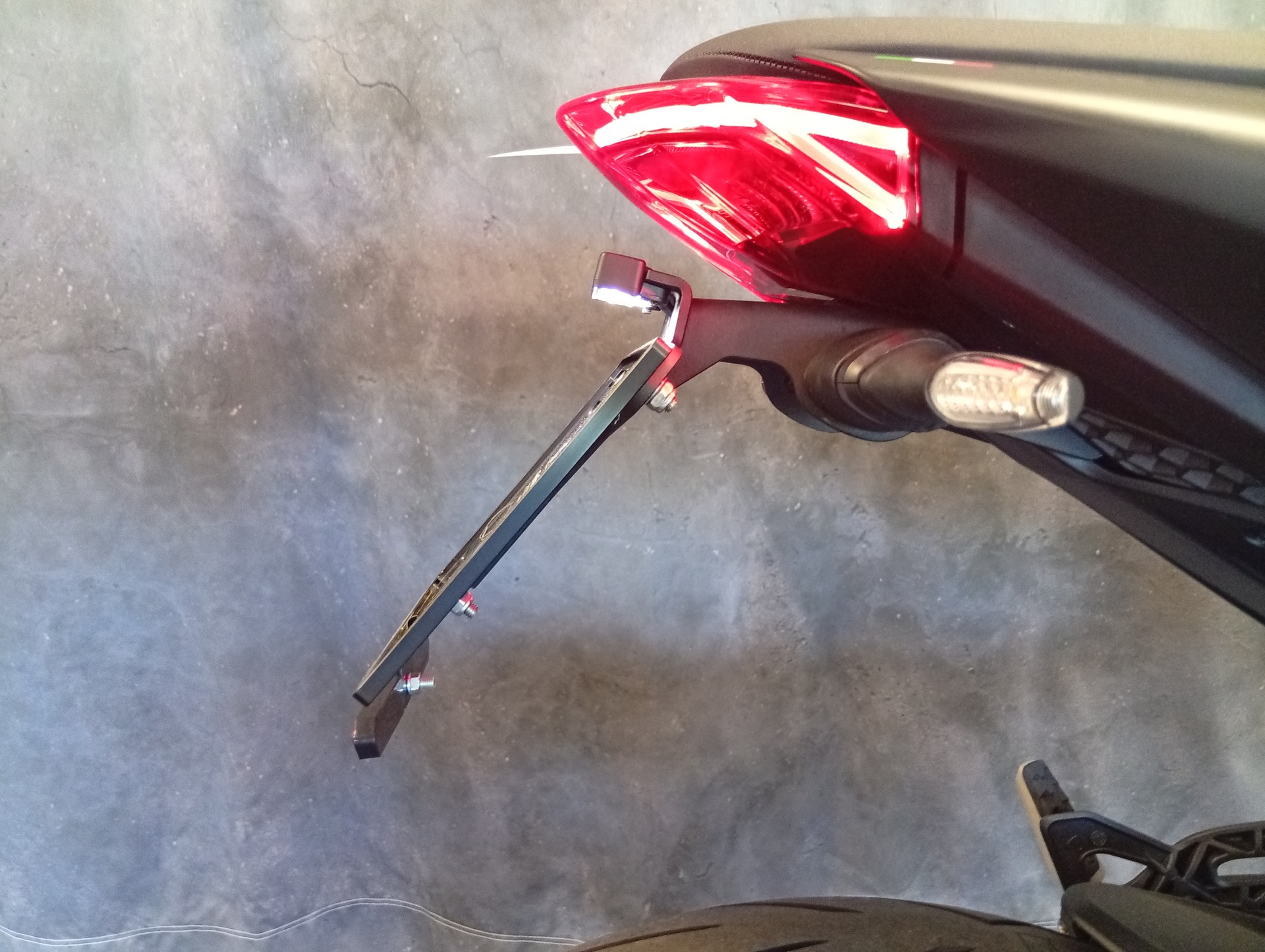 DUCATI Monster + 937 Dark Staealth-image-12