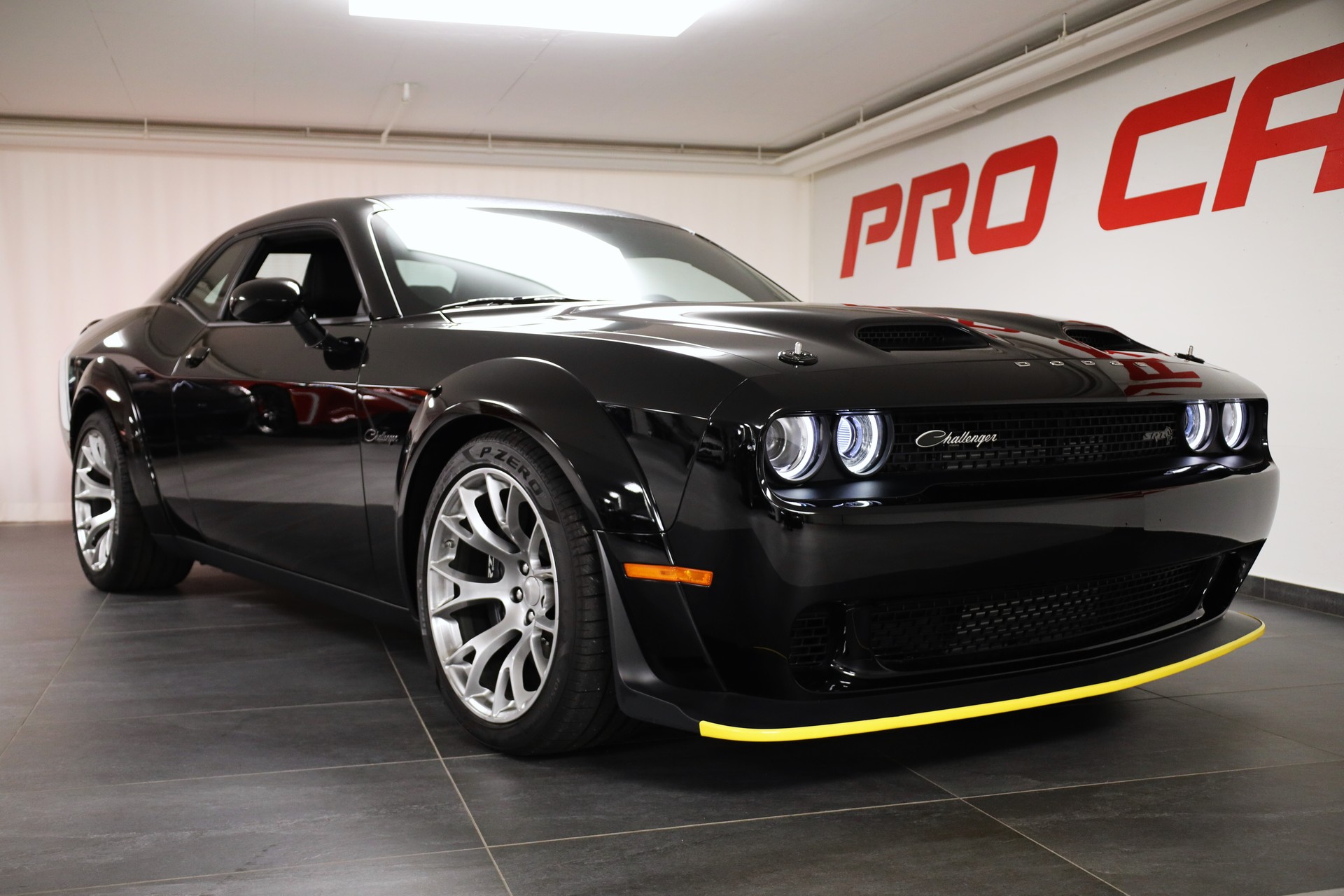 DODGE Challenger Black Ghost-image-1