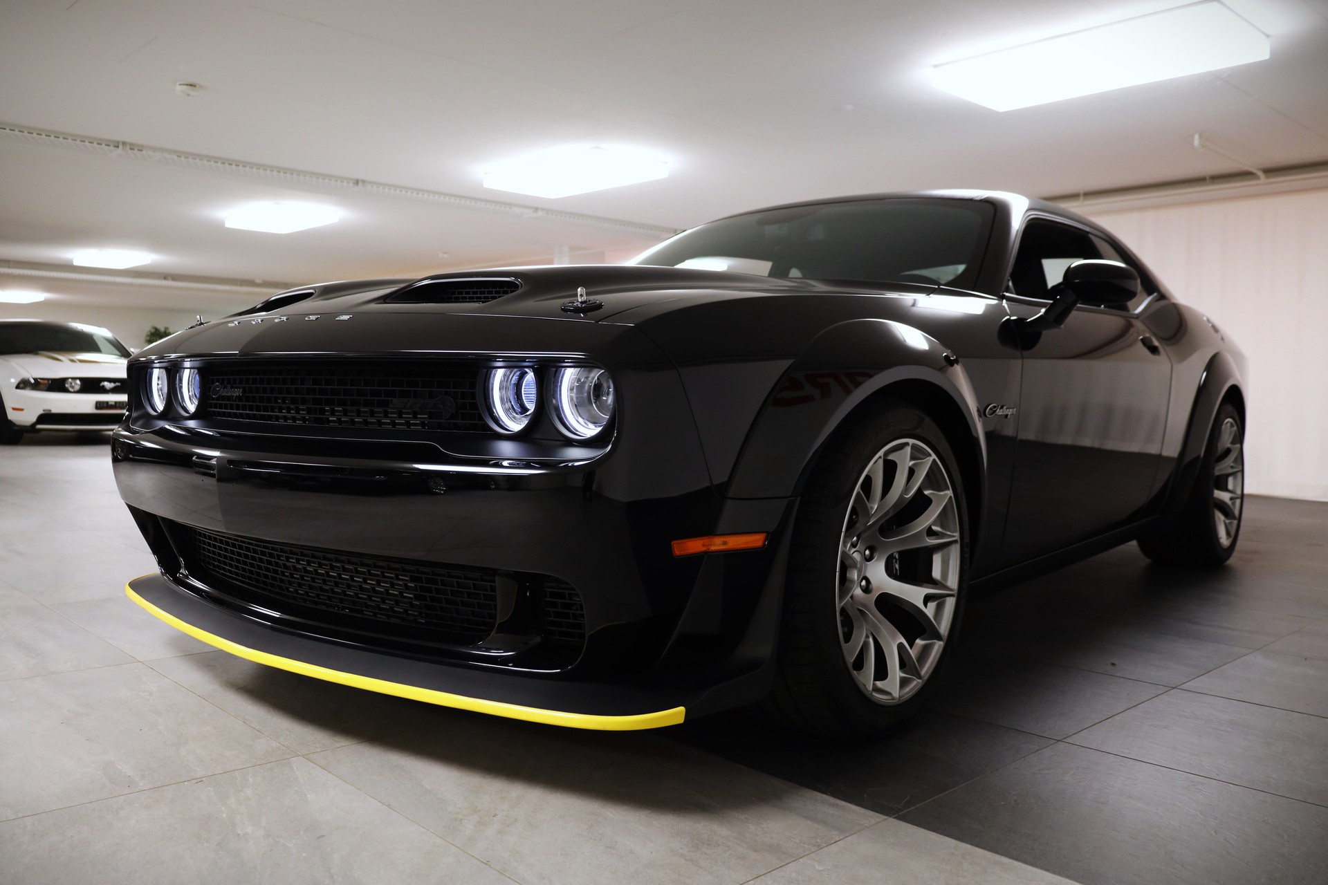 DODGE Challenger Black Ghost-image-9