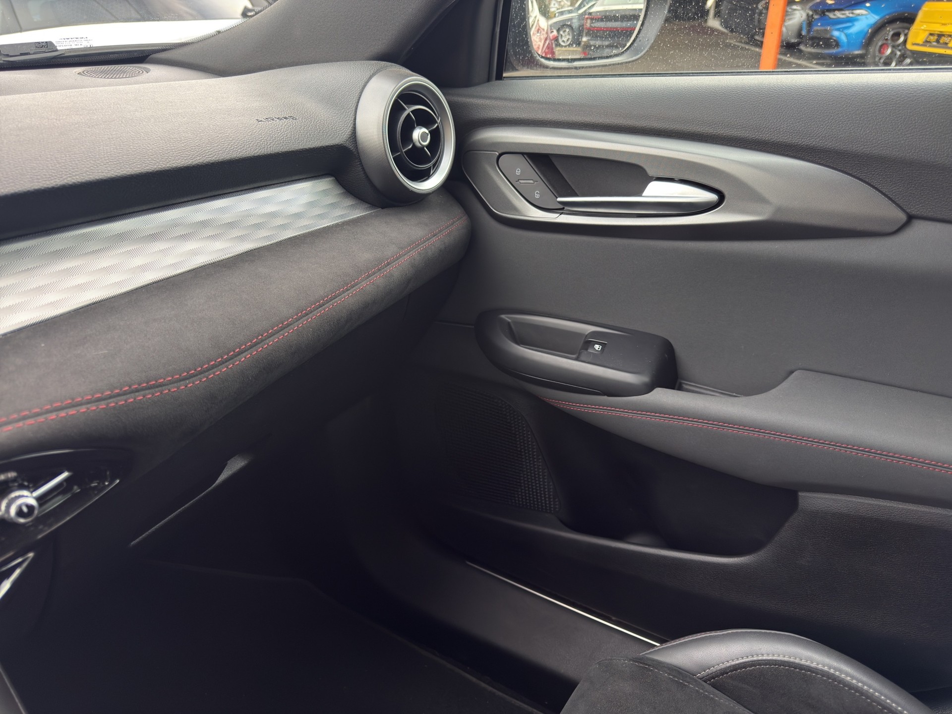 ALFA ROMEO Tonale 1.3 Plug-in Hybrid Veloce Q4-image-27