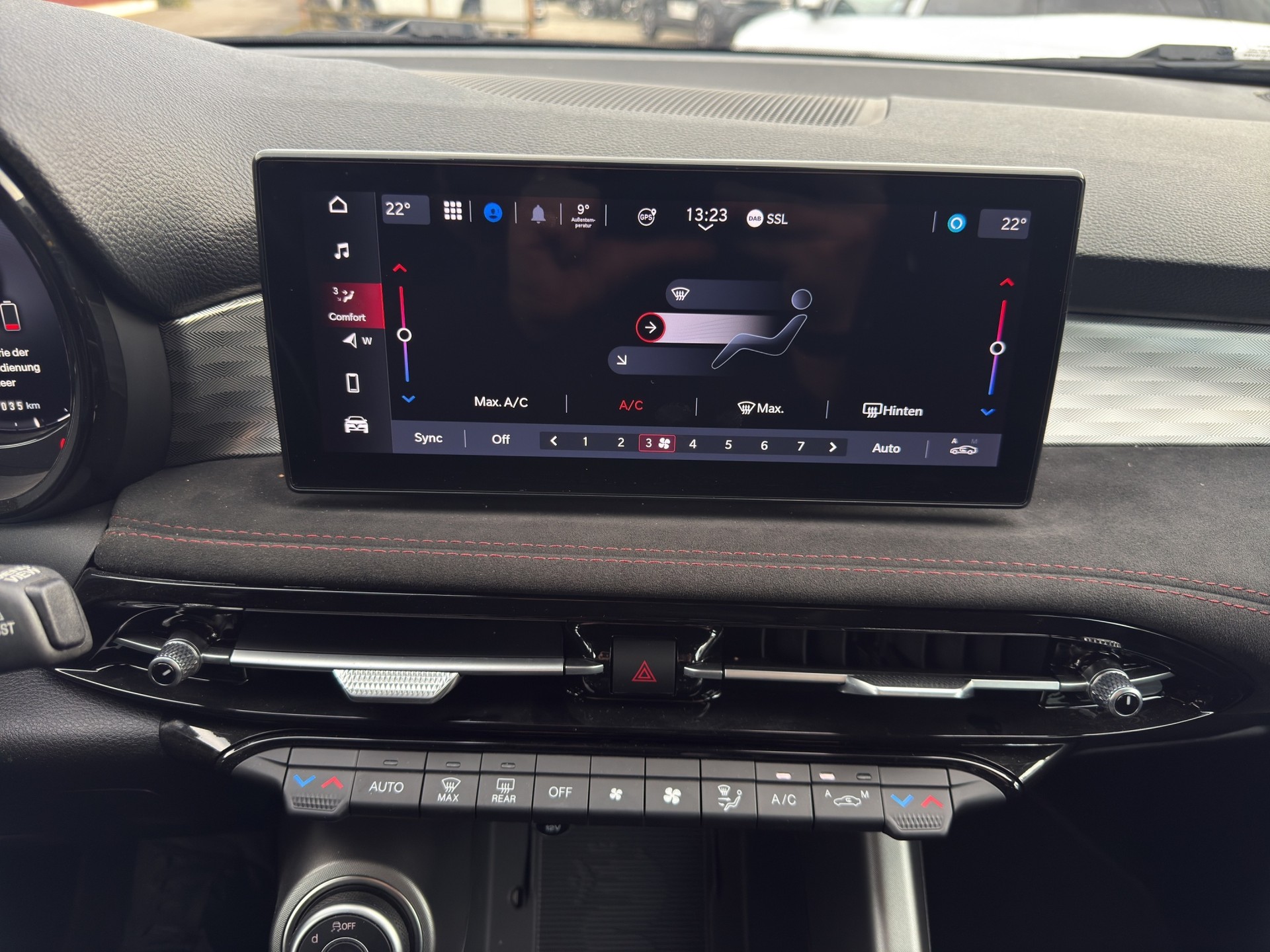 ALFA ROMEO Tonale 1.3 Plug-in Hybrid Veloce Q4-image-29