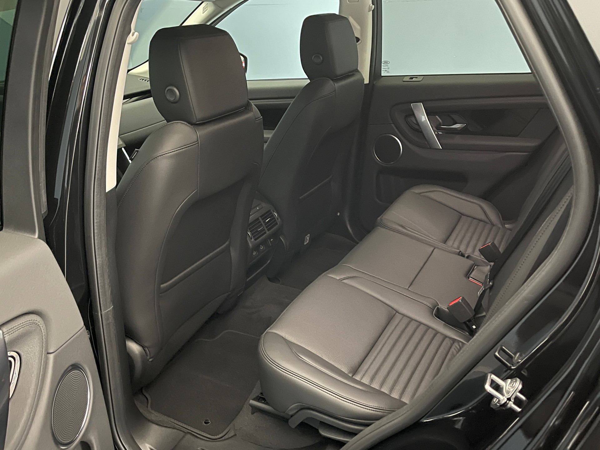 LAND ROVER Discovery Sport 1.5 T 270e S-image-9