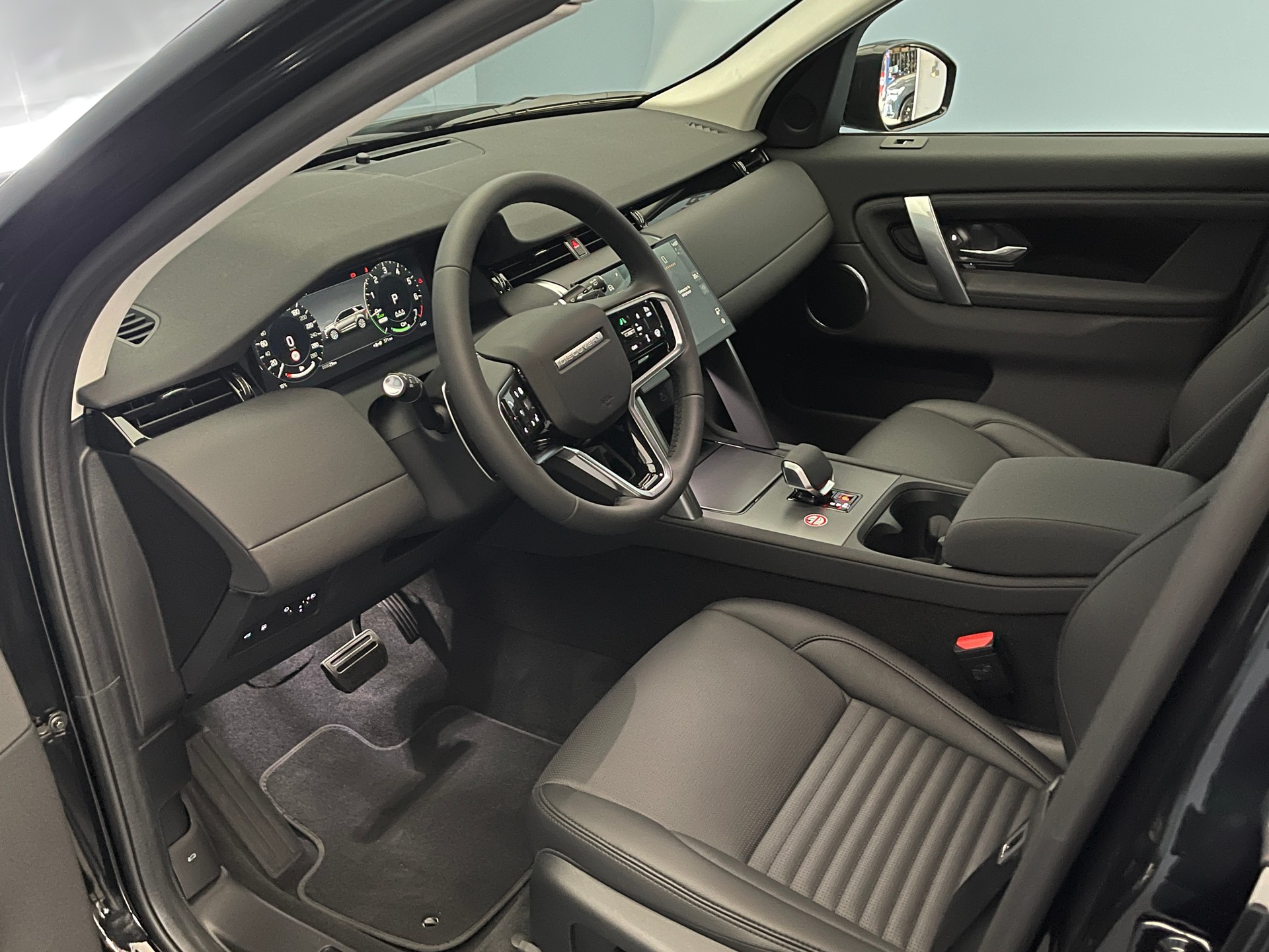 LAND ROVER Discovery Sport 1.5 T 270e S-image-6