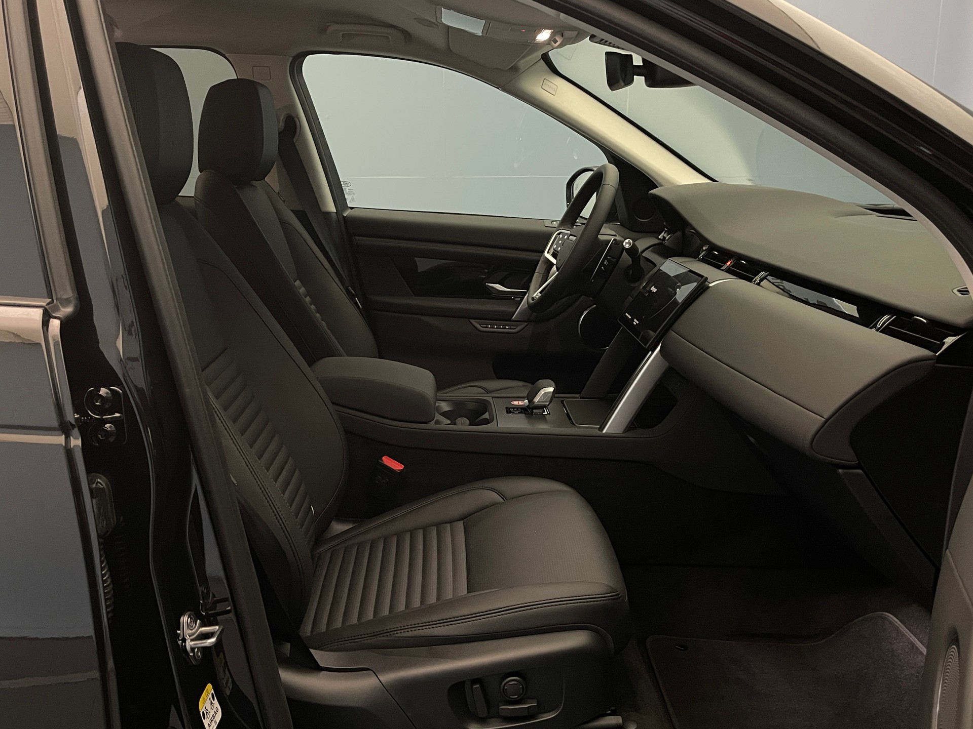 LAND ROVER Discovery Sport 1.5 T 270e S-image-7