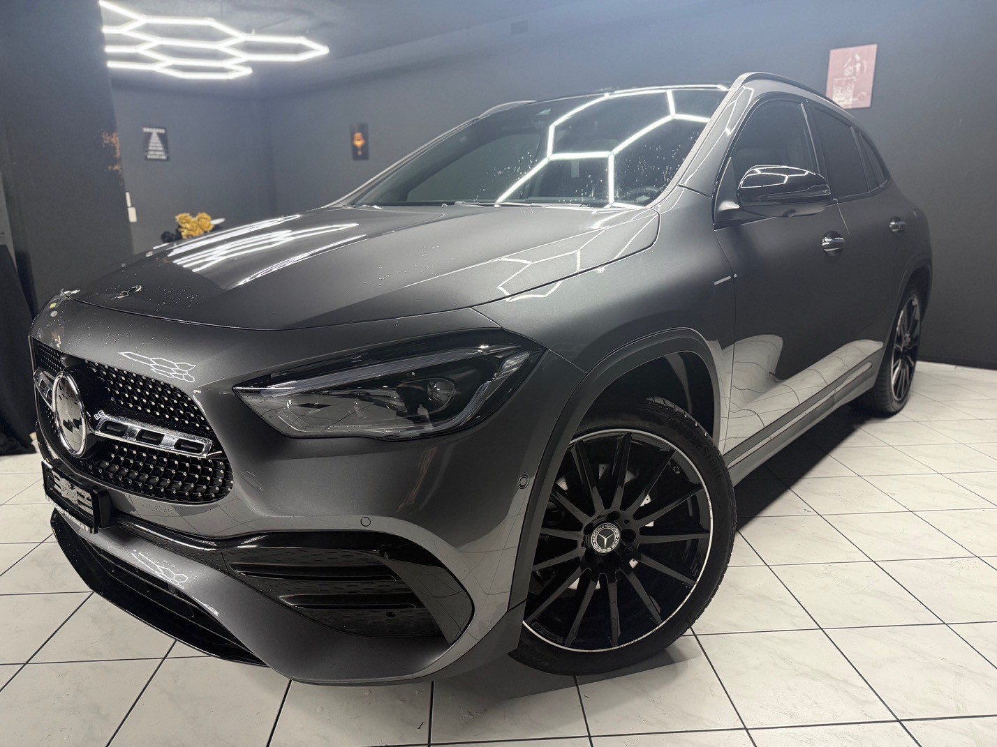 MERCEDES-BENZ GLA 250e AMG Line 8G-DCT-showroom-element-1
