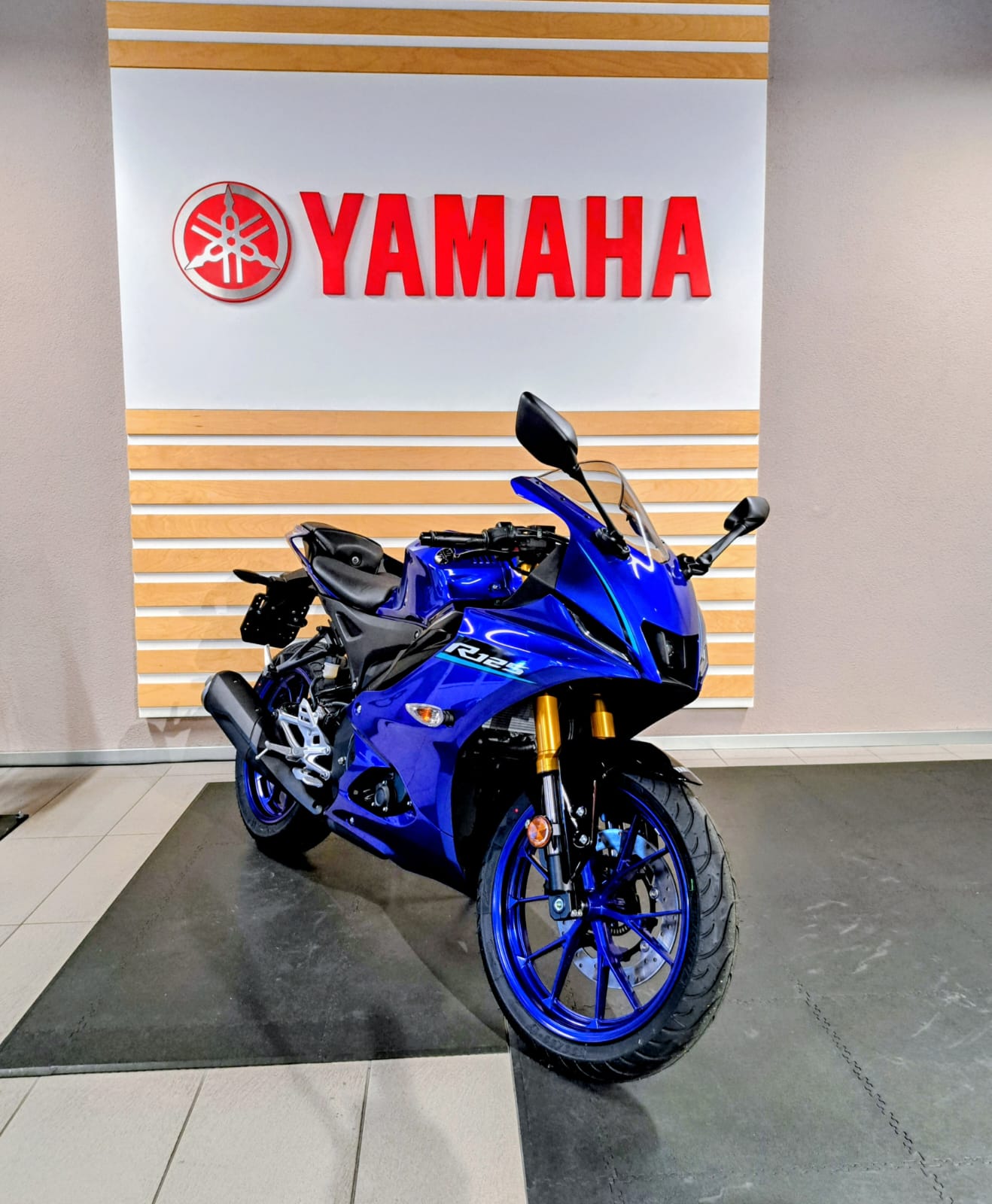YAMAHA YZF-R 125 ABS-image-1