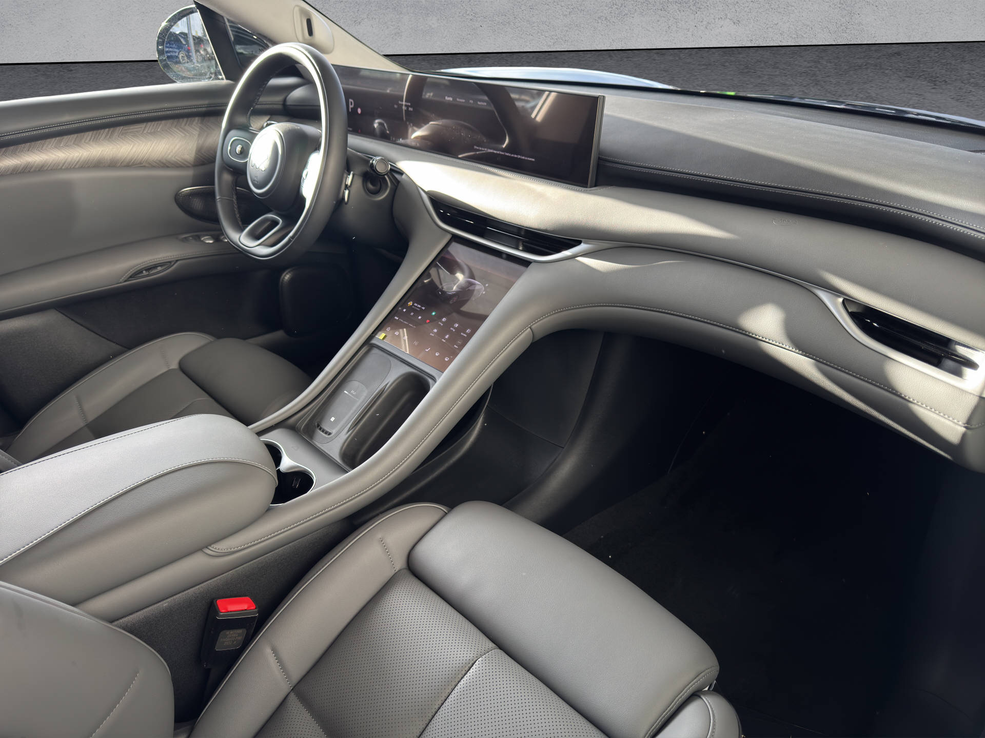 MG IM6 100 kWh Performance 21 4WD-image-12