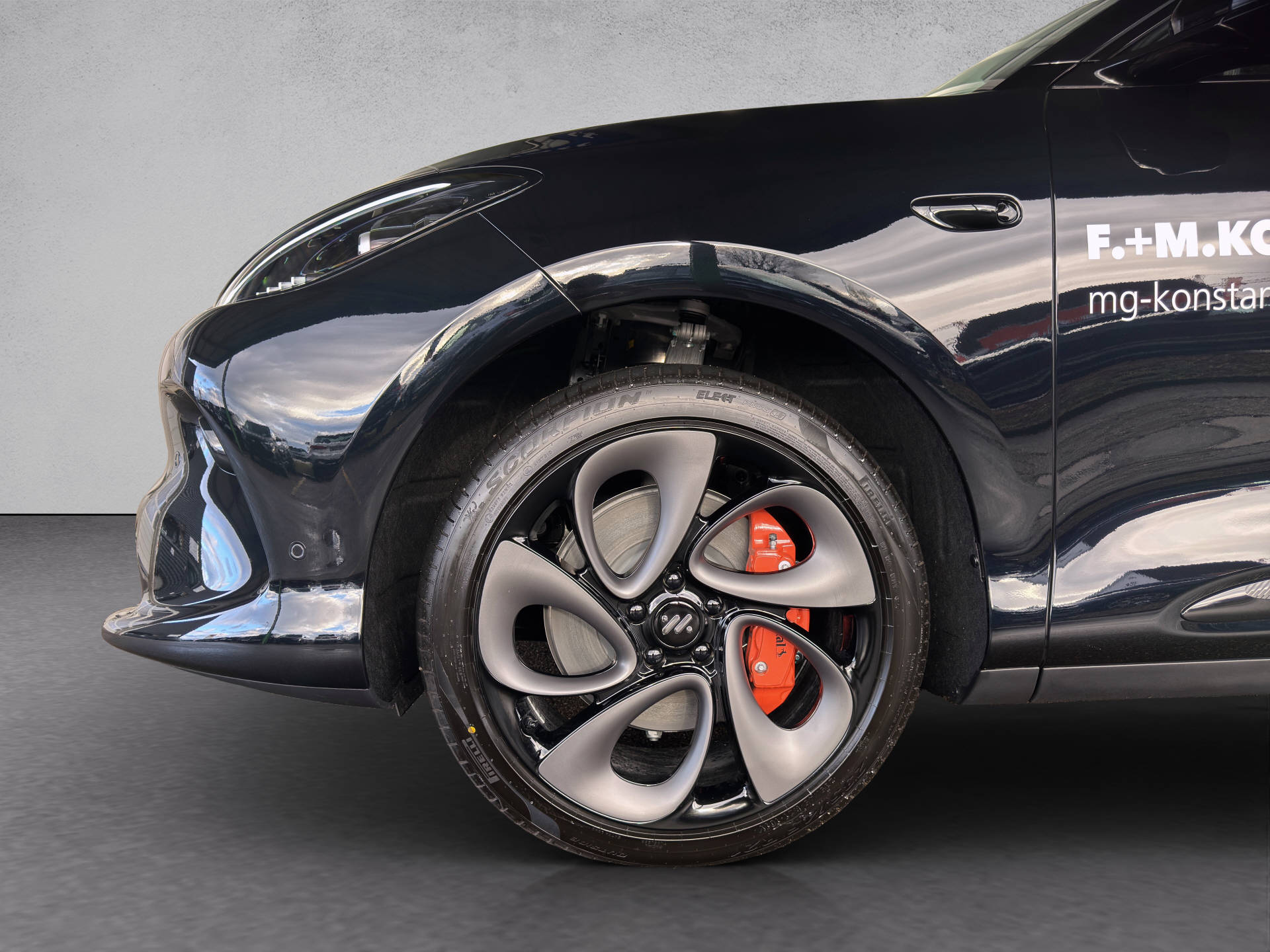 MG IM6 100 kWh Performance 21 4WD-image-2