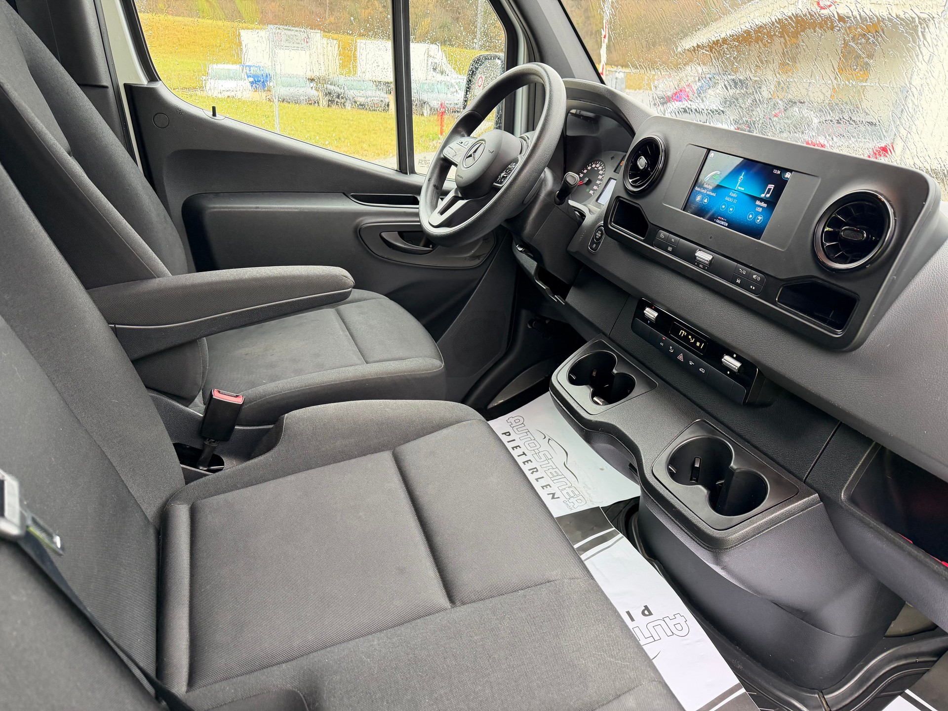 MERCEDES-BENZ SPRINTER 315 CDI 9G-TRONIC L2 UND H2. MIT KLIMA + AUTOMAT + 3 PLÄTZER + RÜCKFAHRKAMERA AB MFK. KM 39`000.-showroom-element-3