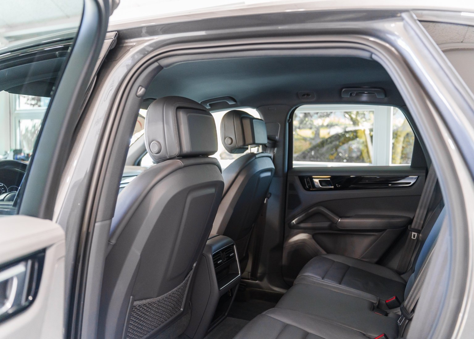 PORSCHE Cayenne (CH) 🇨🇭-image-2