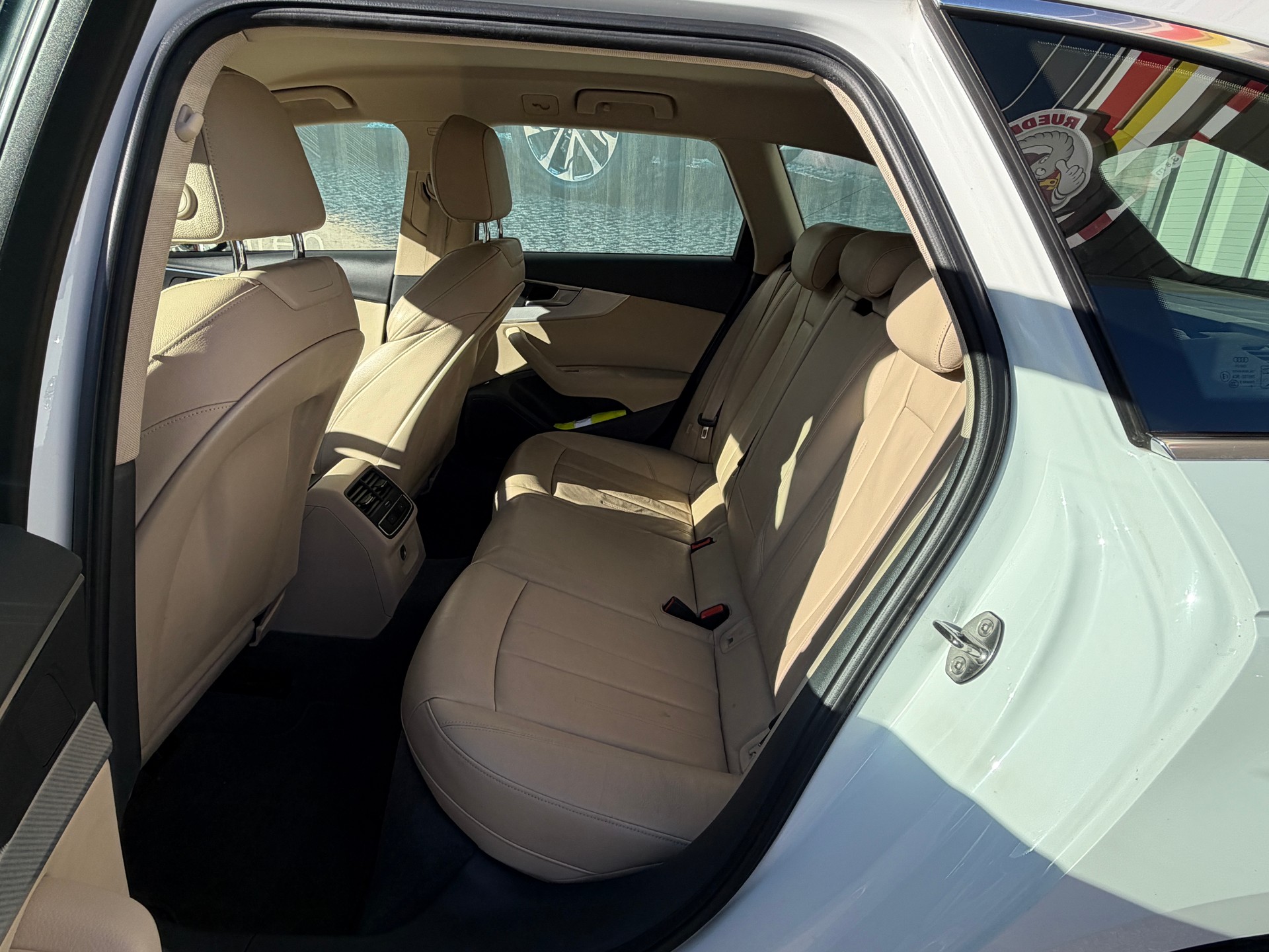AUDI A4 Limousine 2.0 TDI S-tronic-image-8