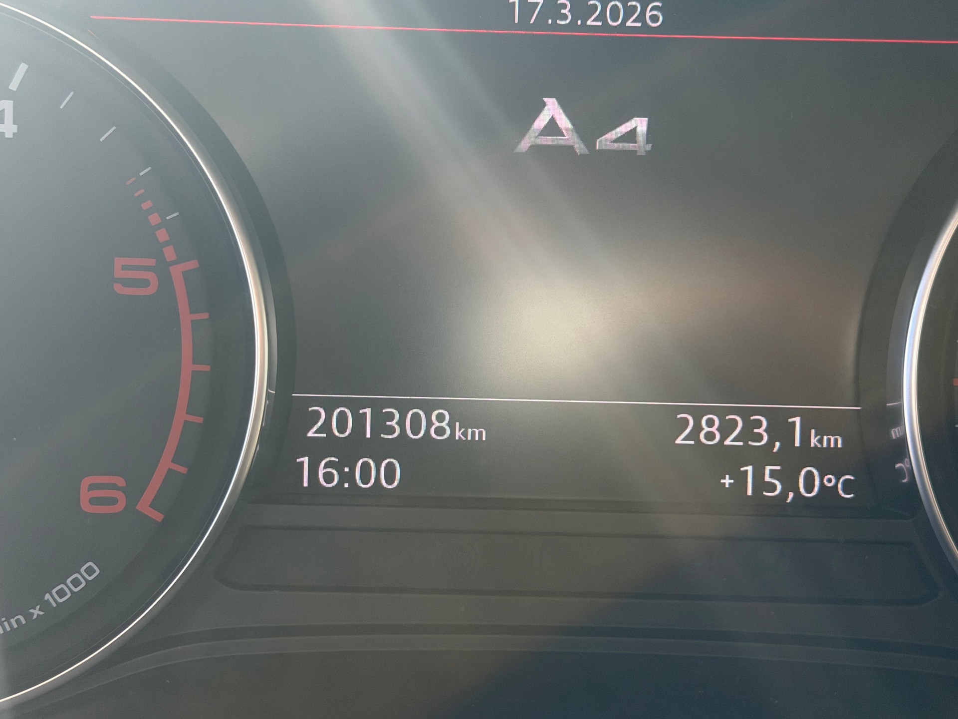 AUDI A4 Limousine 2.0 TDI S-tronic-image-12